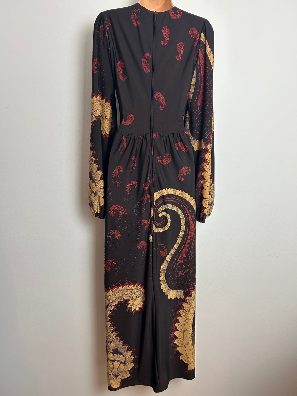 Vintage 1970s Size 12 Brown Beige & Dark Red Paisley Print Long Sleeve Maxi Dress