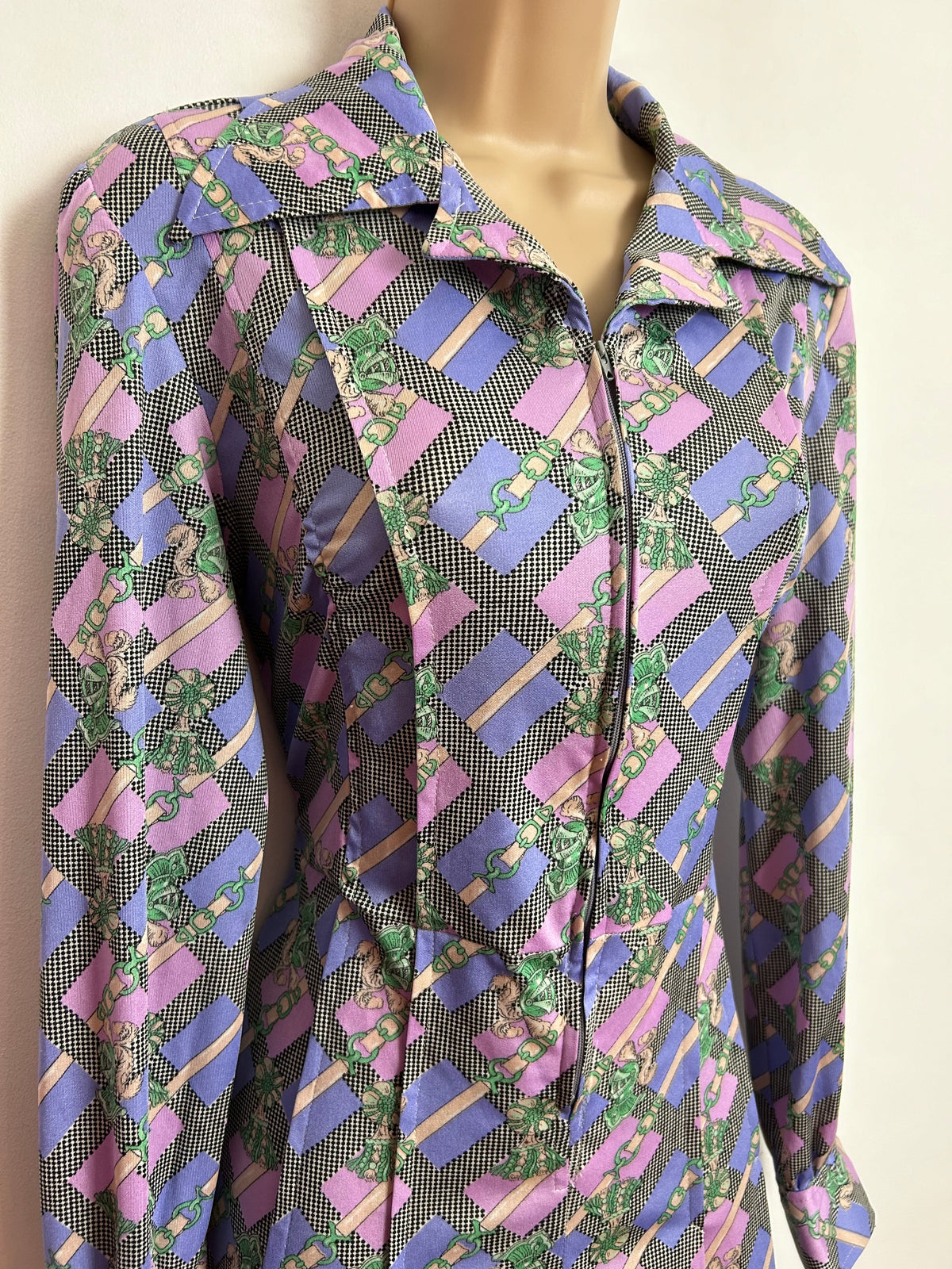 Vintage 1970s UK Size 12 Lilac & Pink Check Strap & Knights Helmet Print Zip Front Dagger Collared Mod Dress