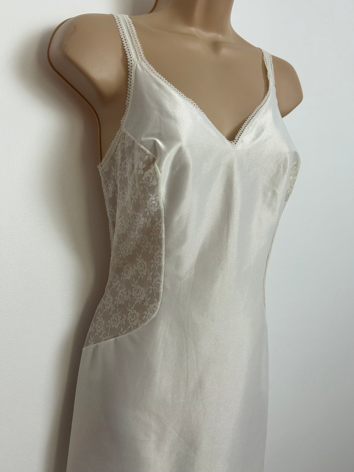 Vintage 1960s HANRO OF SWITZERLAND Size 8 White Nylon Lace Panels Slip