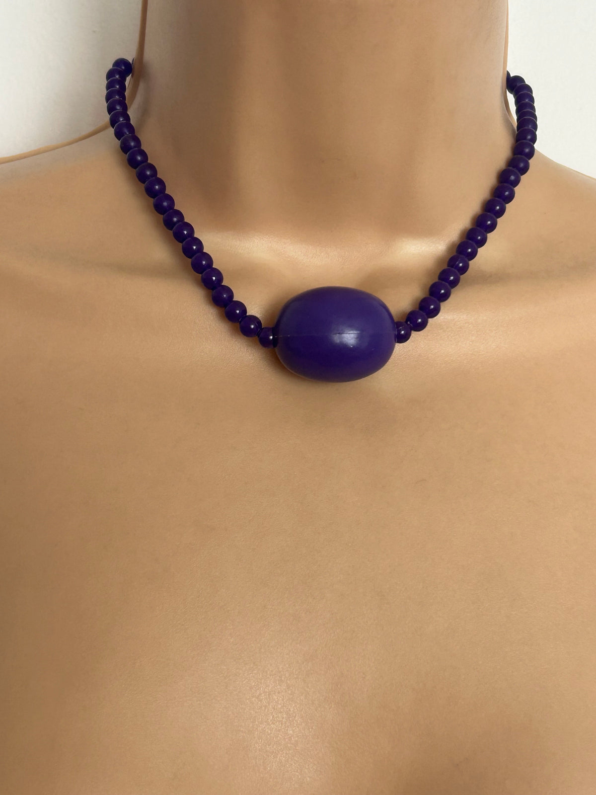 Vintage Late 1960s Purple Plastic Bead Statement Mod Choker Necklace