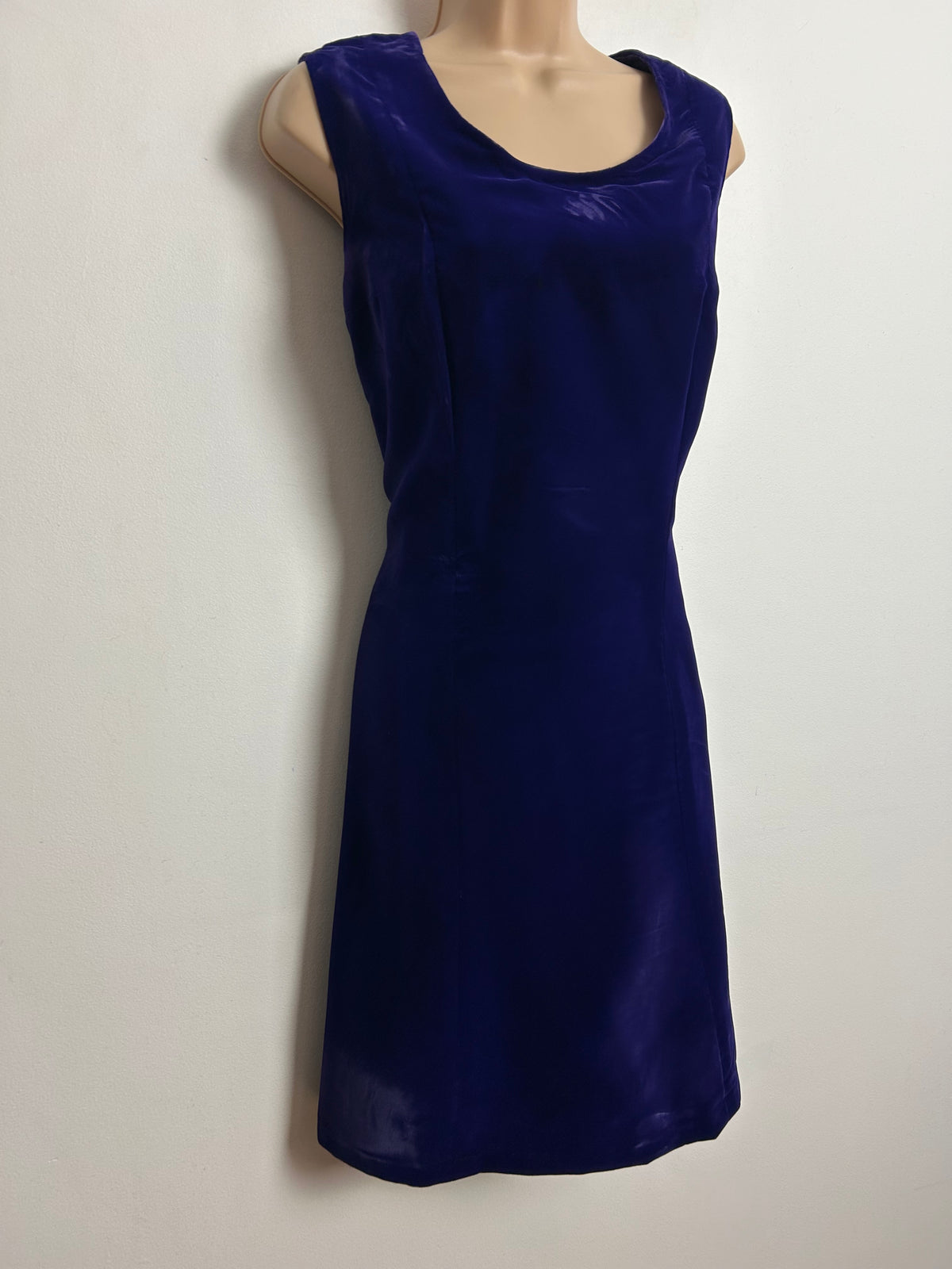 Vintage 1960s UK Size 8-10 Purple Velvet Sleeveless Shift Xmas Mod Party Dress