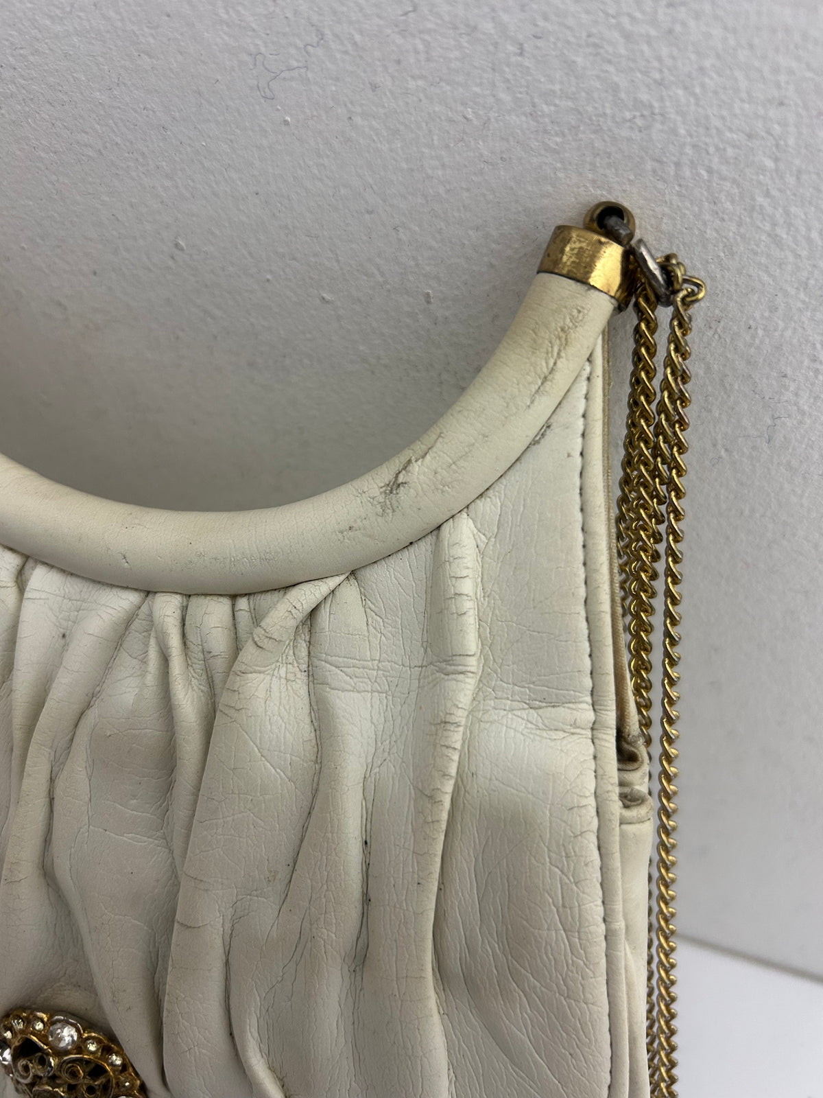 Vintage RARE 1950s Ivory Leather Beautiful Shape Handbag With Chain Strap & Hinged Mirror