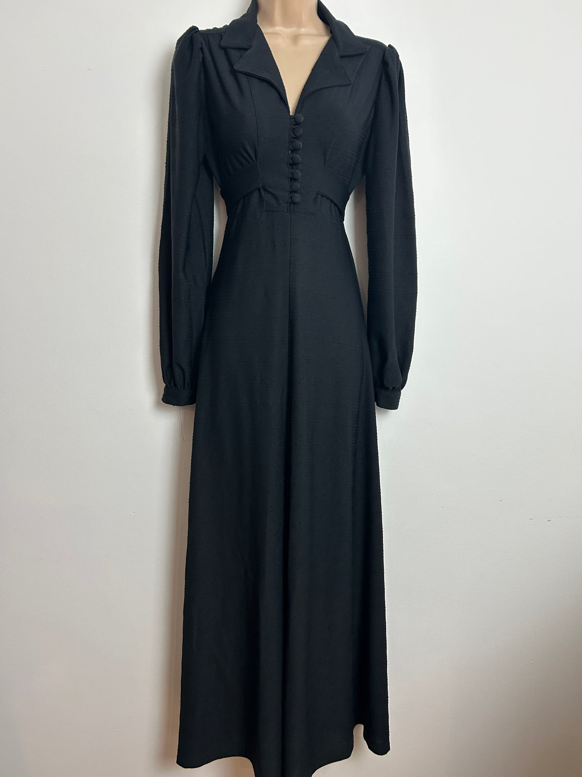 Vintage 1970s VAN ALLEN Size 10-12 Classic Black Long Sleeve Tie Back Maxi Dress