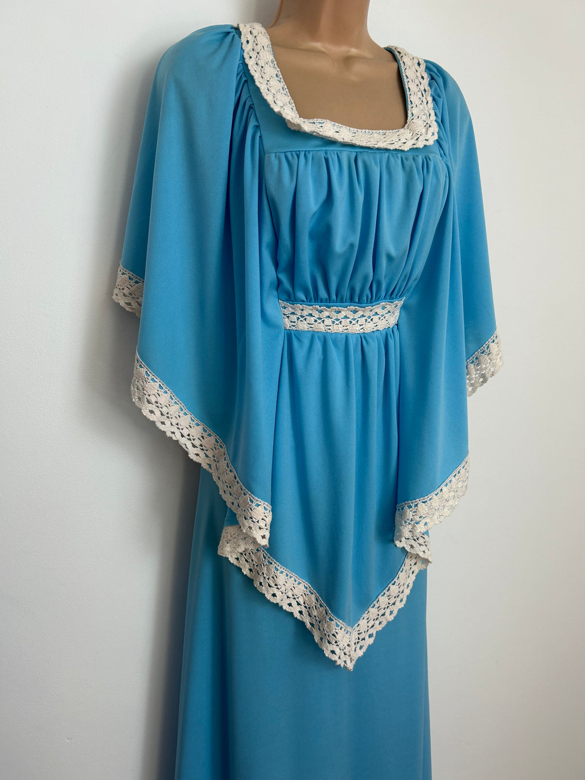 Vintage 1970s THE HOUSE OF NICHOLAS Size 12 Blue & White Crochet Lace Trim Wide Cape Sleeve Boho Maxi Dress