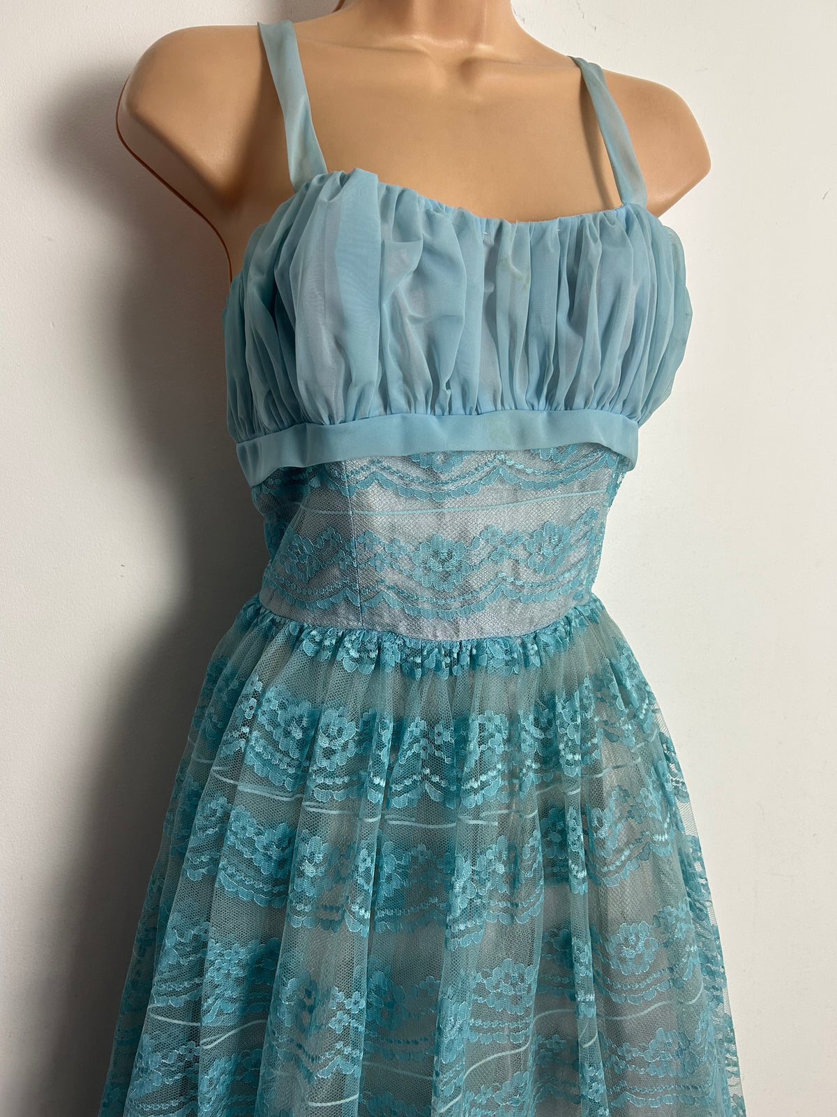Vintage 1950s Size 6 Beautiful Powder Blue Lace Party Prom Occasion Dress