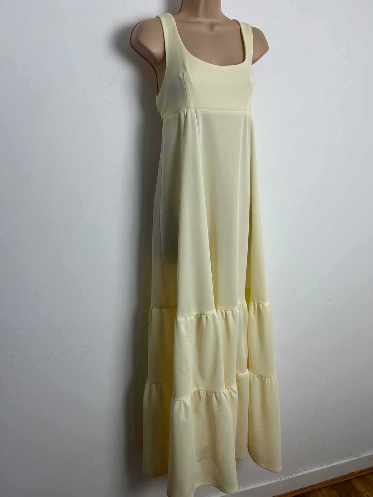 Vintage 1970s Size 8 Cream Sleeveless Tie Back Prairie Boho Festival Maxi Dress