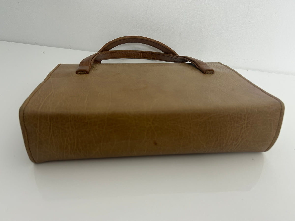 Vintage 1960s WEYMOUTH AMERICAN Camel & Tan Brown Faux Leather Kelly Style Handbag