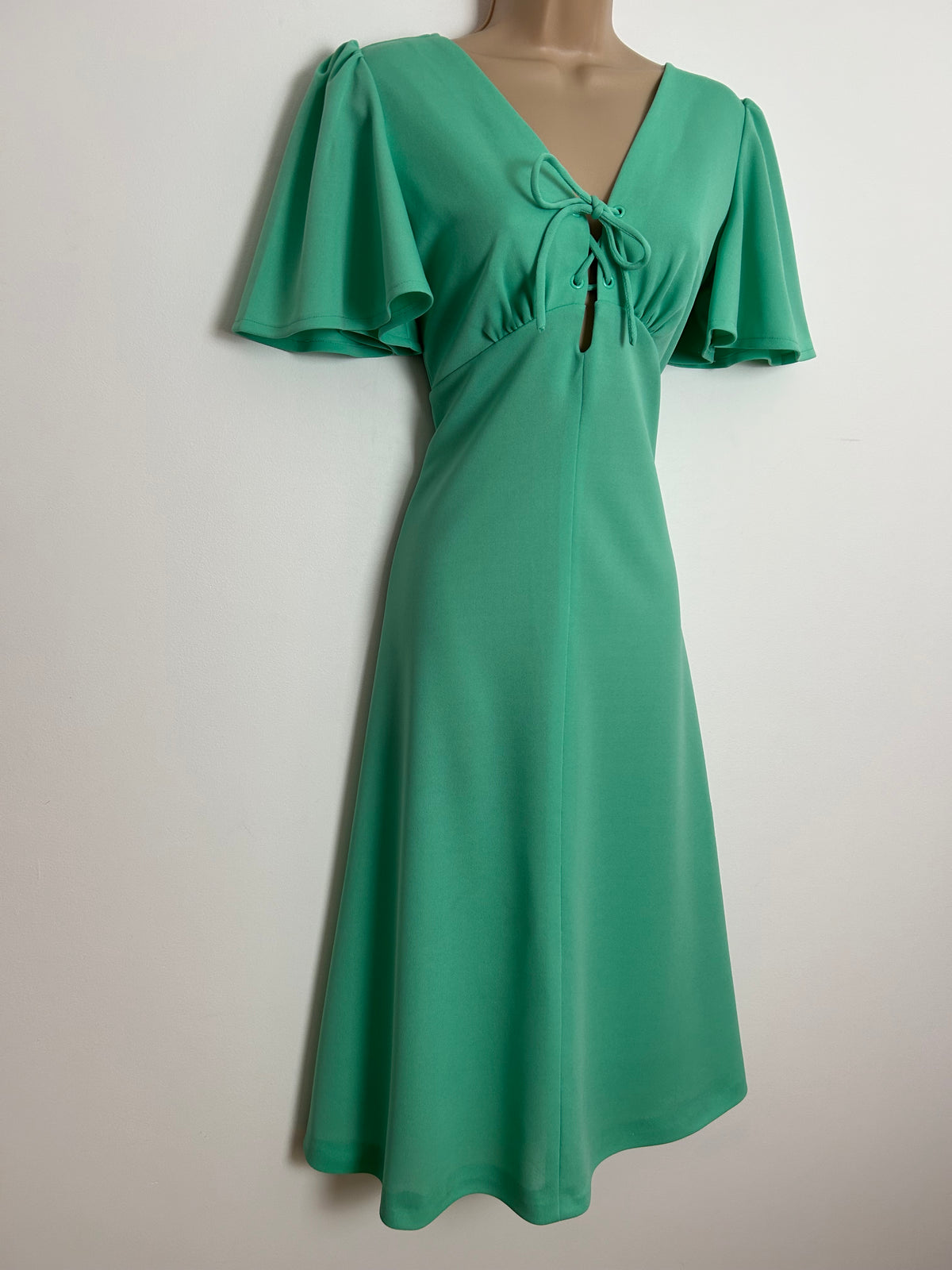 Vintage 1970s Size 8 Mint Green lace Up Bodice Flutter Sleeve Fit & Flare Dress