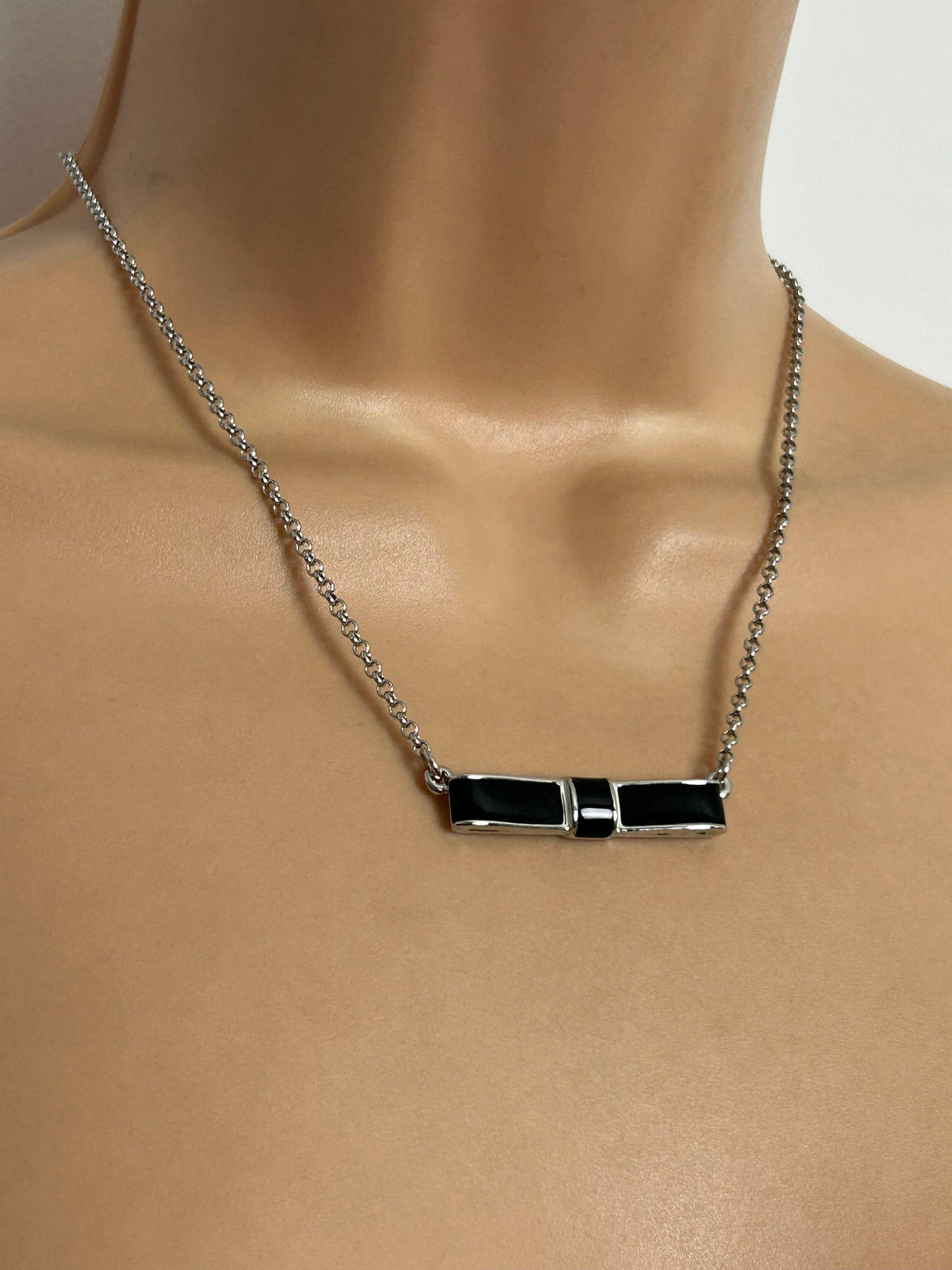 Brand New In Box LULU GUINNESS White Bronze Enamel Bow Necklace