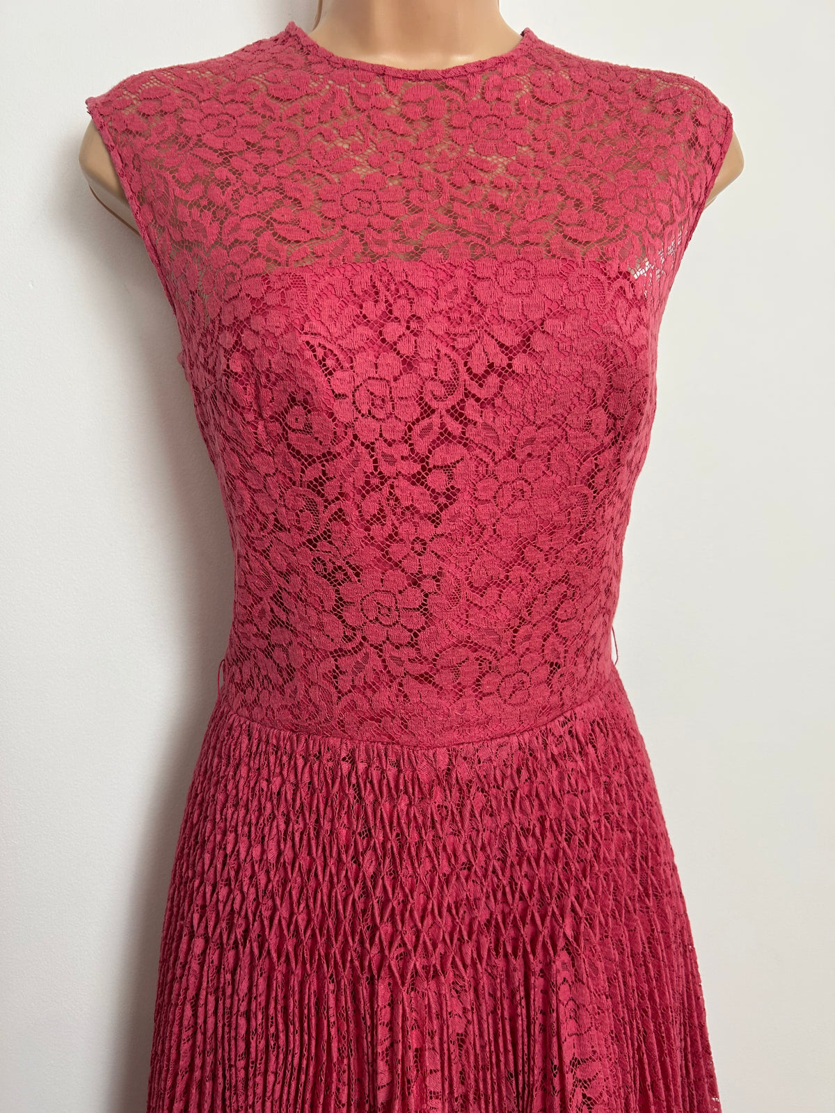 Vintage Early 1970s Size 6 Pink Lace Pintuck Detail Pleated Party Cocktail Dress