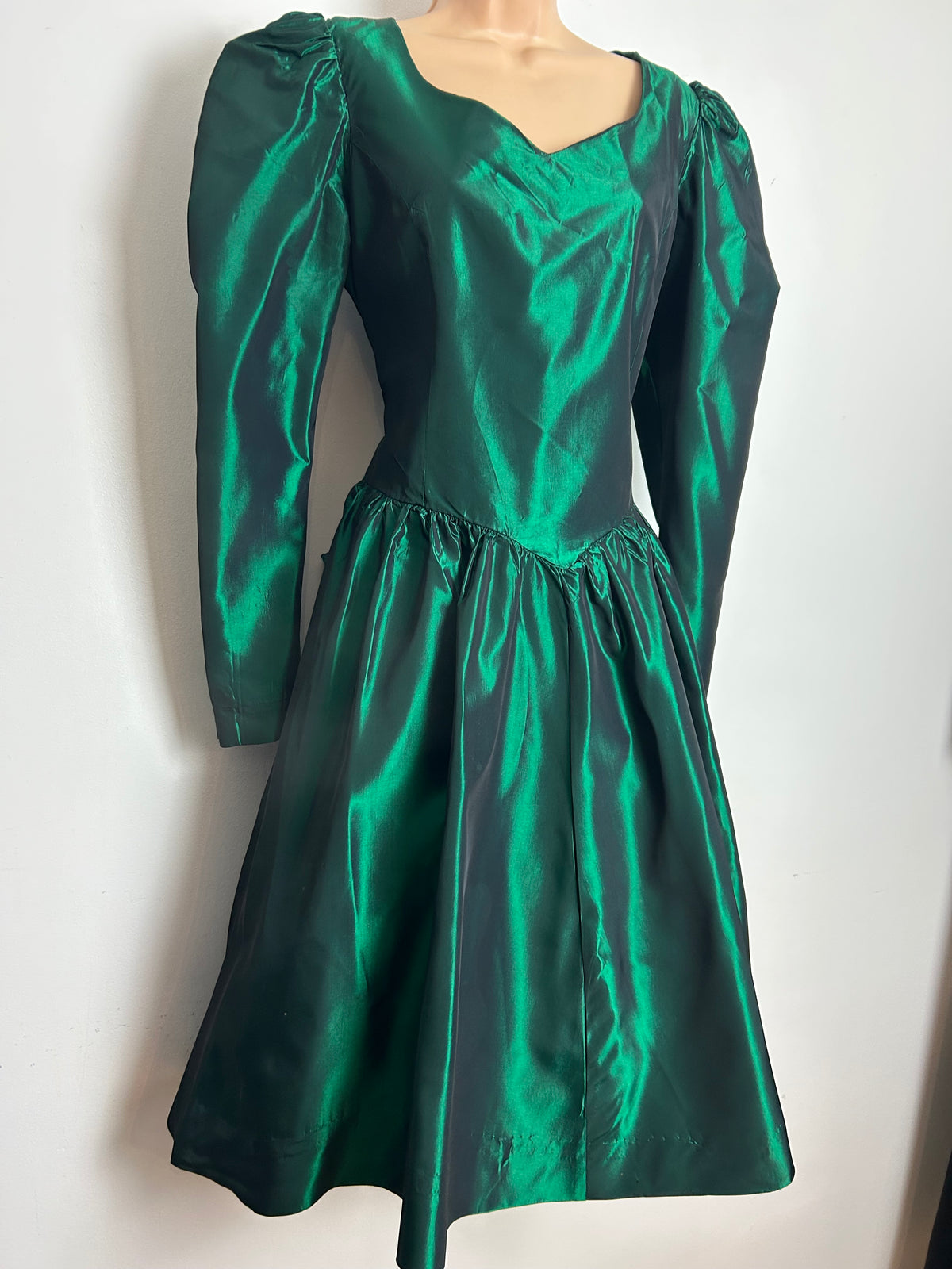 Vintage 1980s GLENDA WHITE Size 12-14 Bottle Green Taffeta Long Sleeve Bow Back Xmas Party Dress