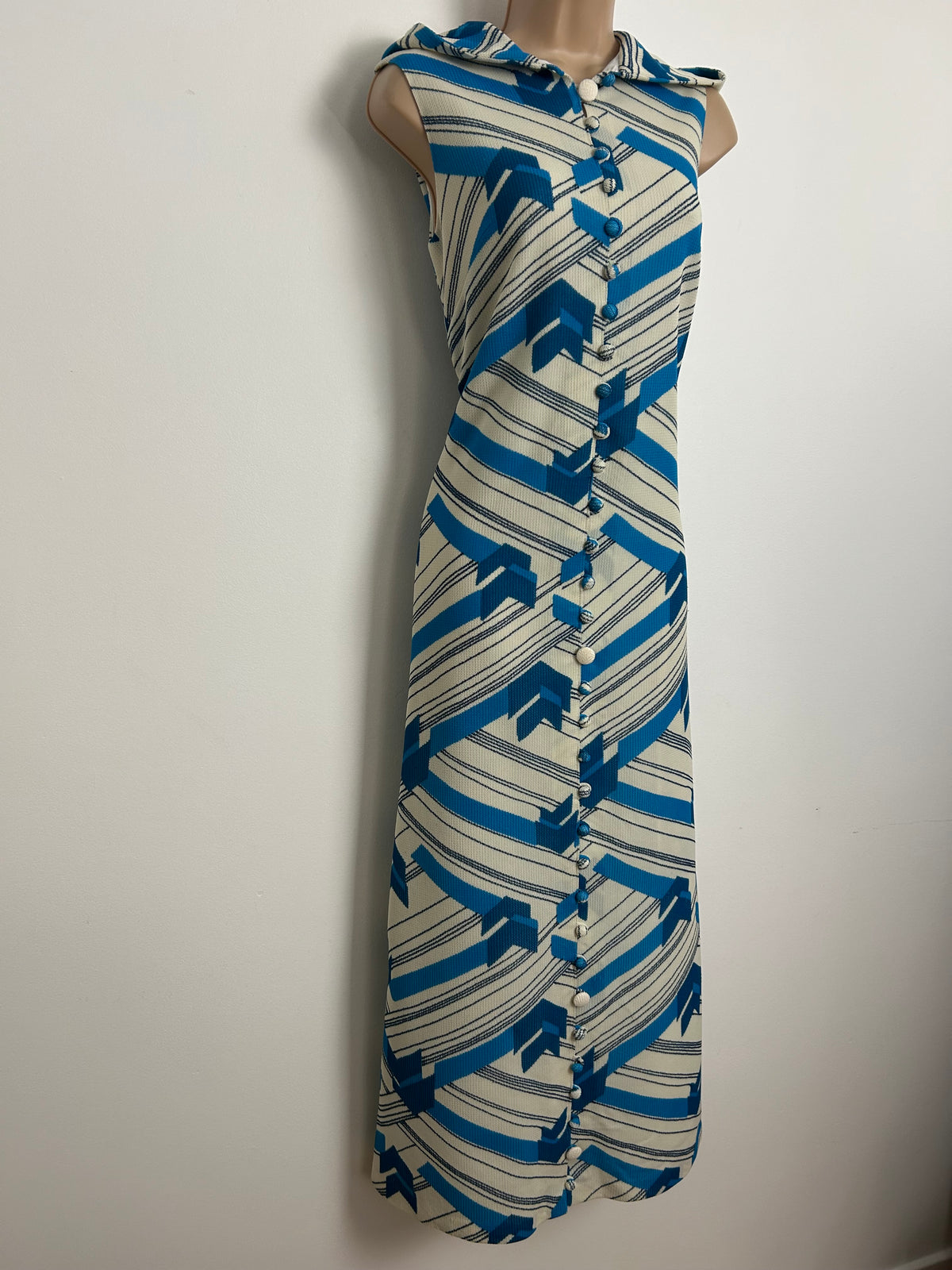 Vintage 1970s Size 8-10 White Blue & Teal Abstract Stripe Print Hooded Sleeveless Column Maxi Dress