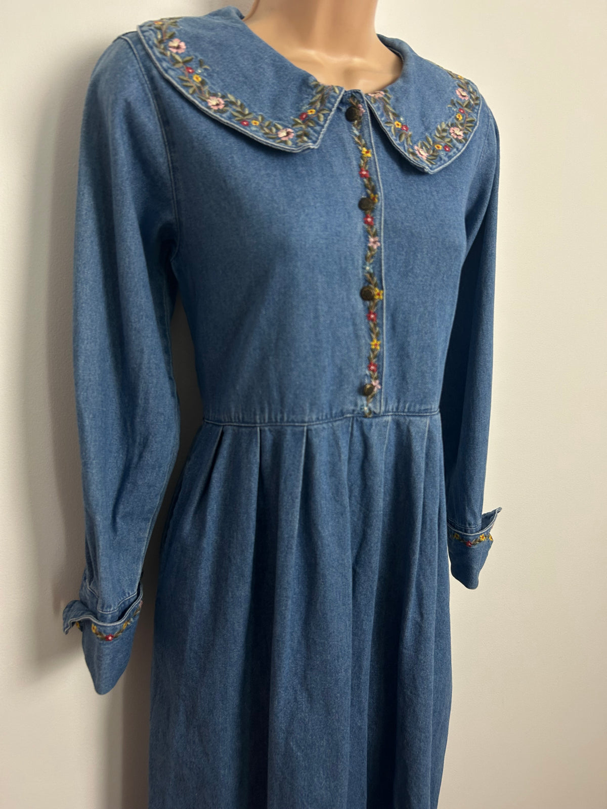Vintage 1980s FADS Size 10 Denim Embroidered Collar & Cuffs Detail Pleated Midi Dress