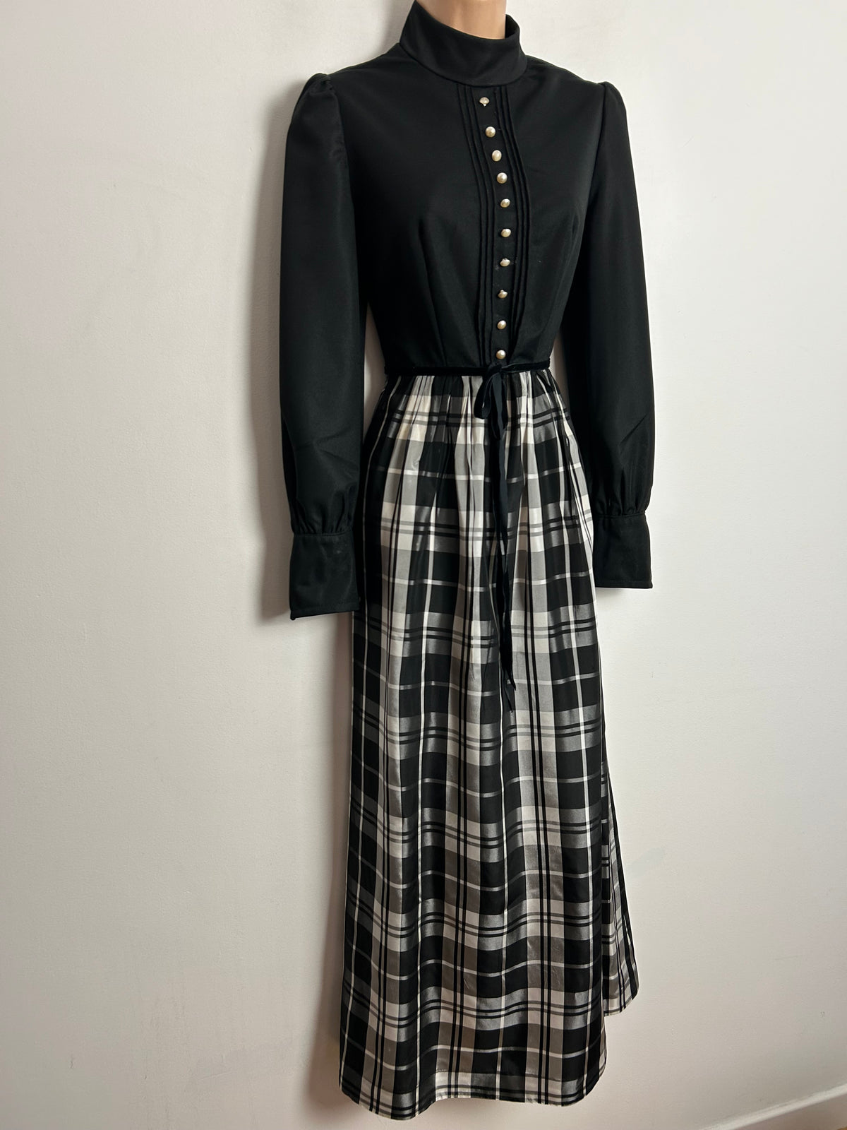 Vintage 1970s UK Size 6 Black White & Grey Check Print Long Sleeve Maxi Dress