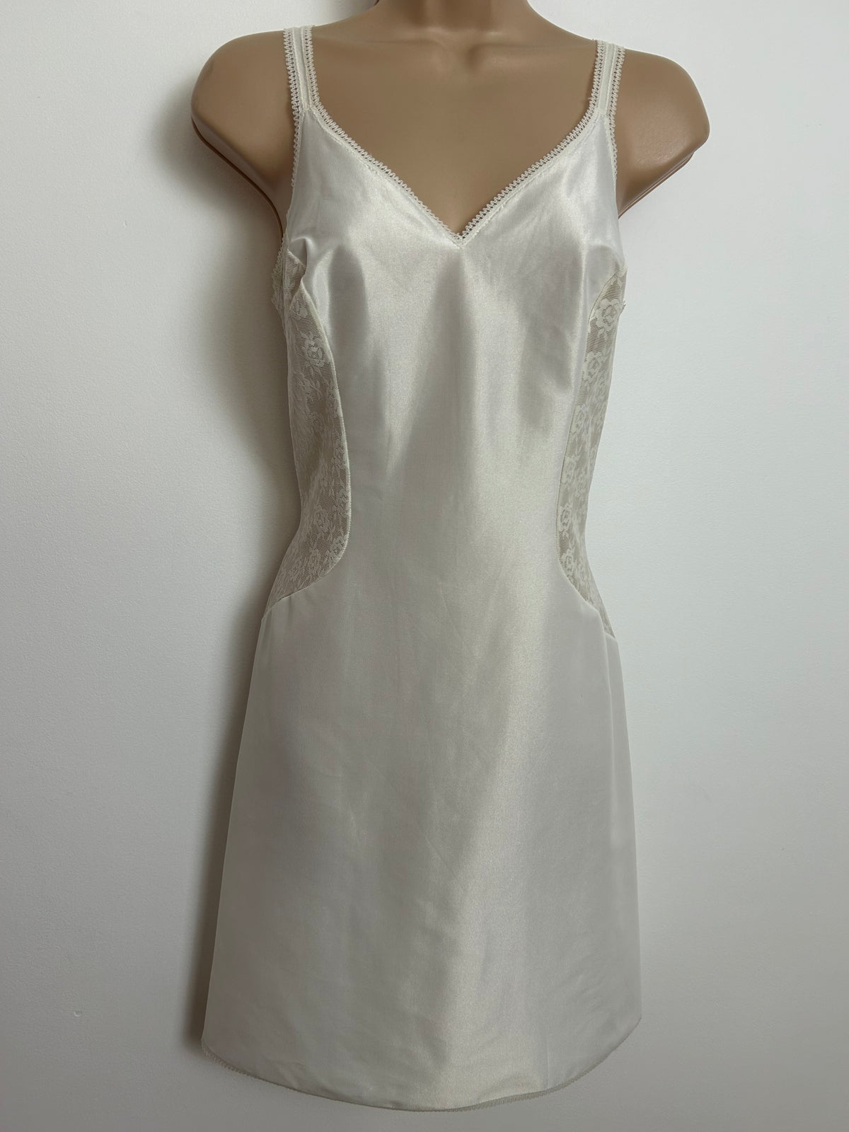 Vintage 1960s HANRO OF SWITZERLAND Size 8 White Nylon Lace Panels Slip