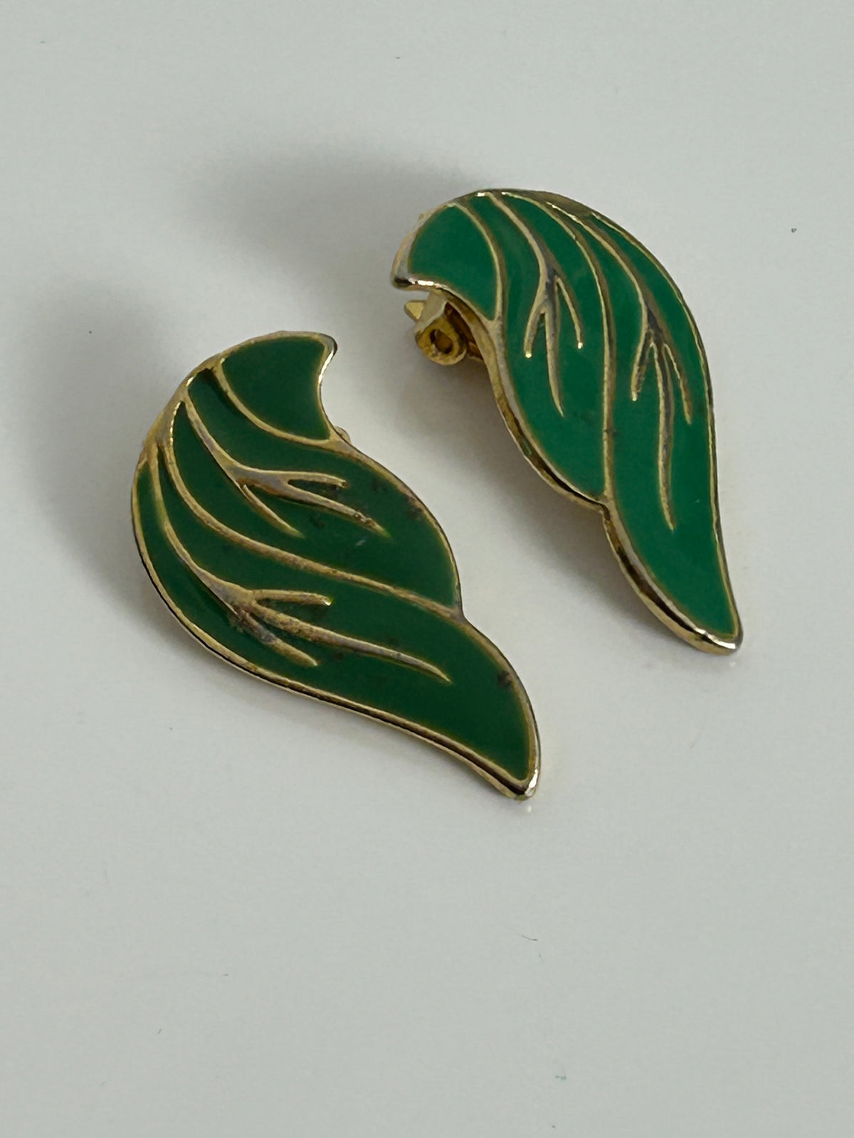 Vintage 1980s Large Green & Gold Tone Enamel Leaf Clip On Earrings