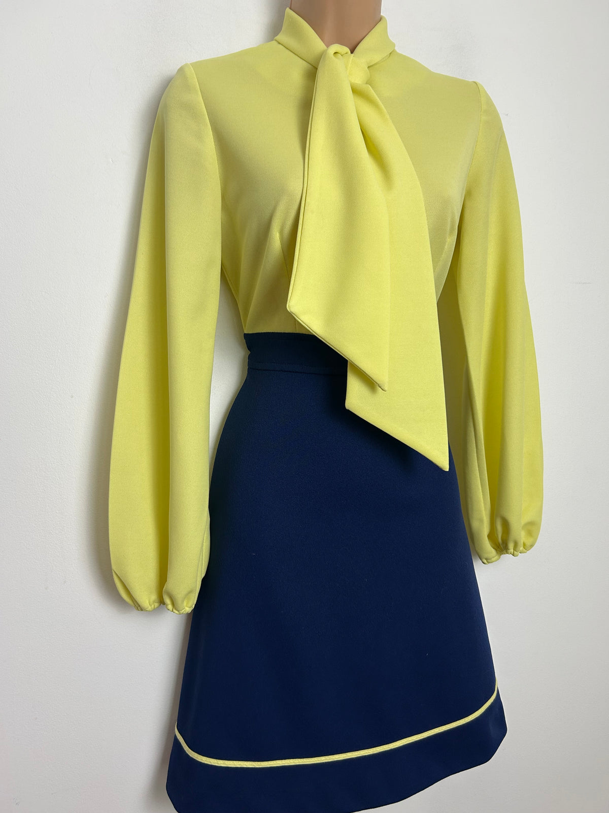 Vintage 1960s Size 8 Navy Blue & Yellow Scarf Neck Long Sleeve Mod Dress & Matching Jacket (Copy)