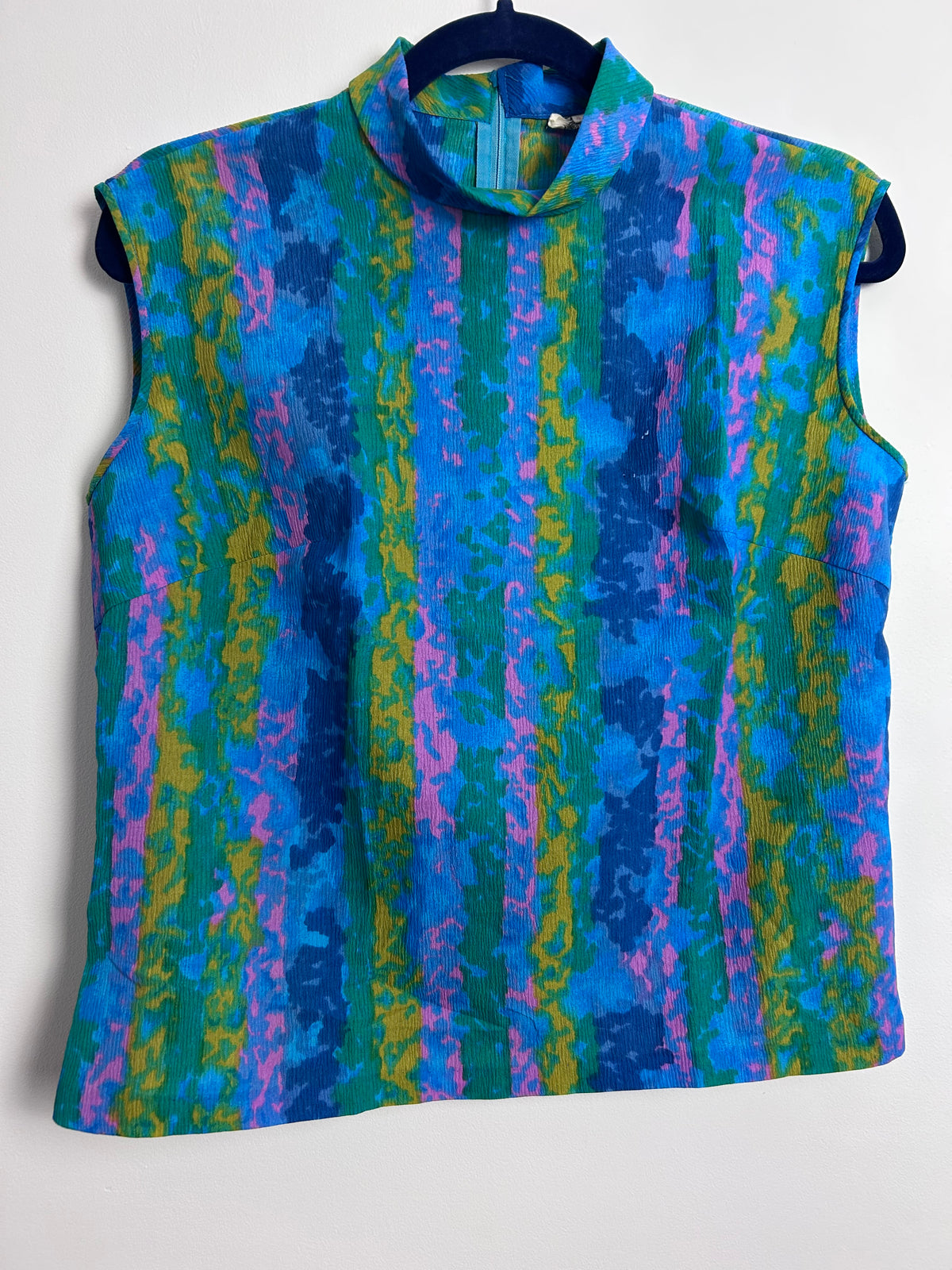 Vintage 1960s UK Size 12 Blue Green Pink & Yellow Abstract Print Rolled Collar Sleeveless Top