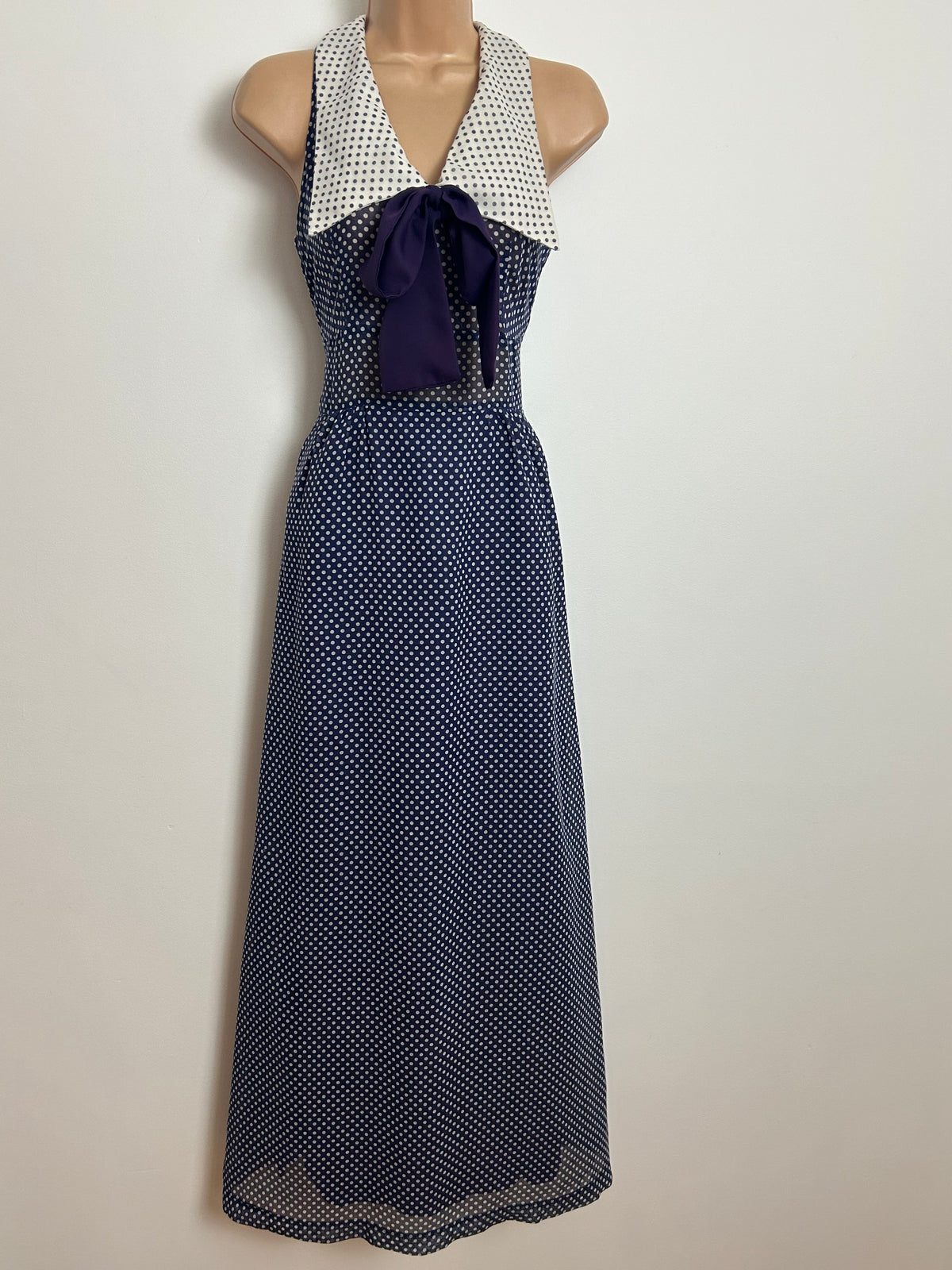 Vintage 1970s WENDY Size 6 Navy Blue & White Polka Dot Wide Collar Pussy Bow Maxi Dress