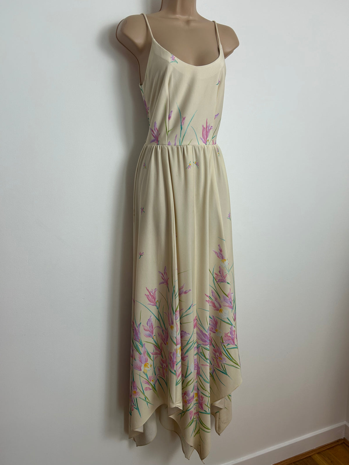 Vintage 1970s Size 6-8 Cream & Pink Iris Print Strappy Handkerchief Hem Summer Maxi Dress