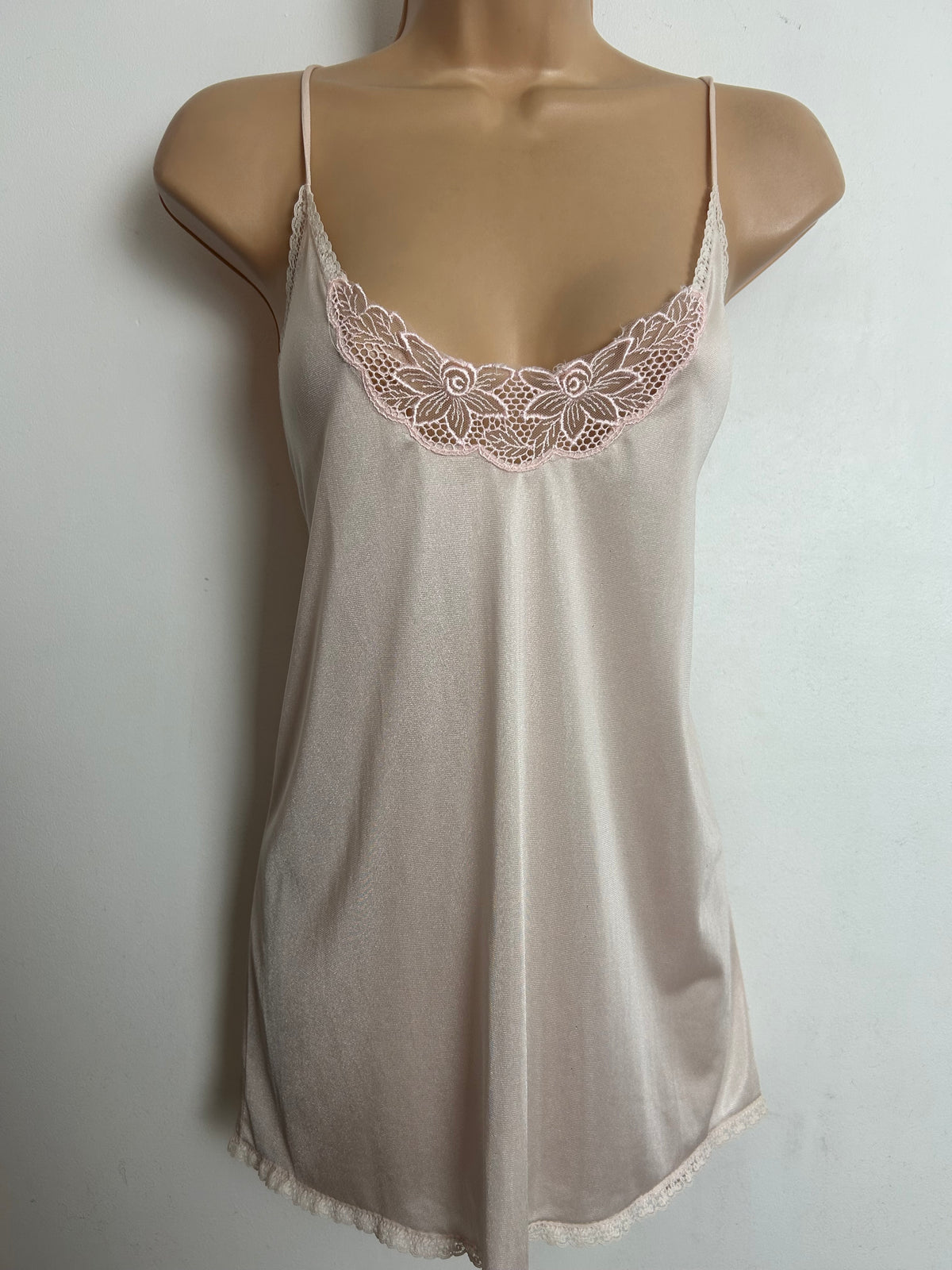 Vintage 1970s NICOLETTE Size 12 Pale Pink Nylon Lace Trim Camisole Slip