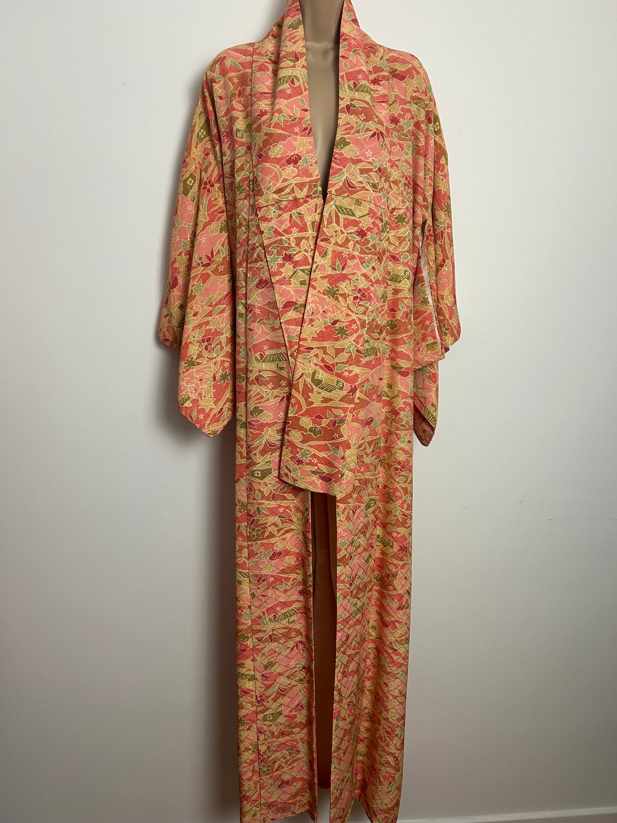 Vintage Japanese Up To Size 16/18 Pink Red Beige & Green Leaf & Hut Print Full Length Kimono