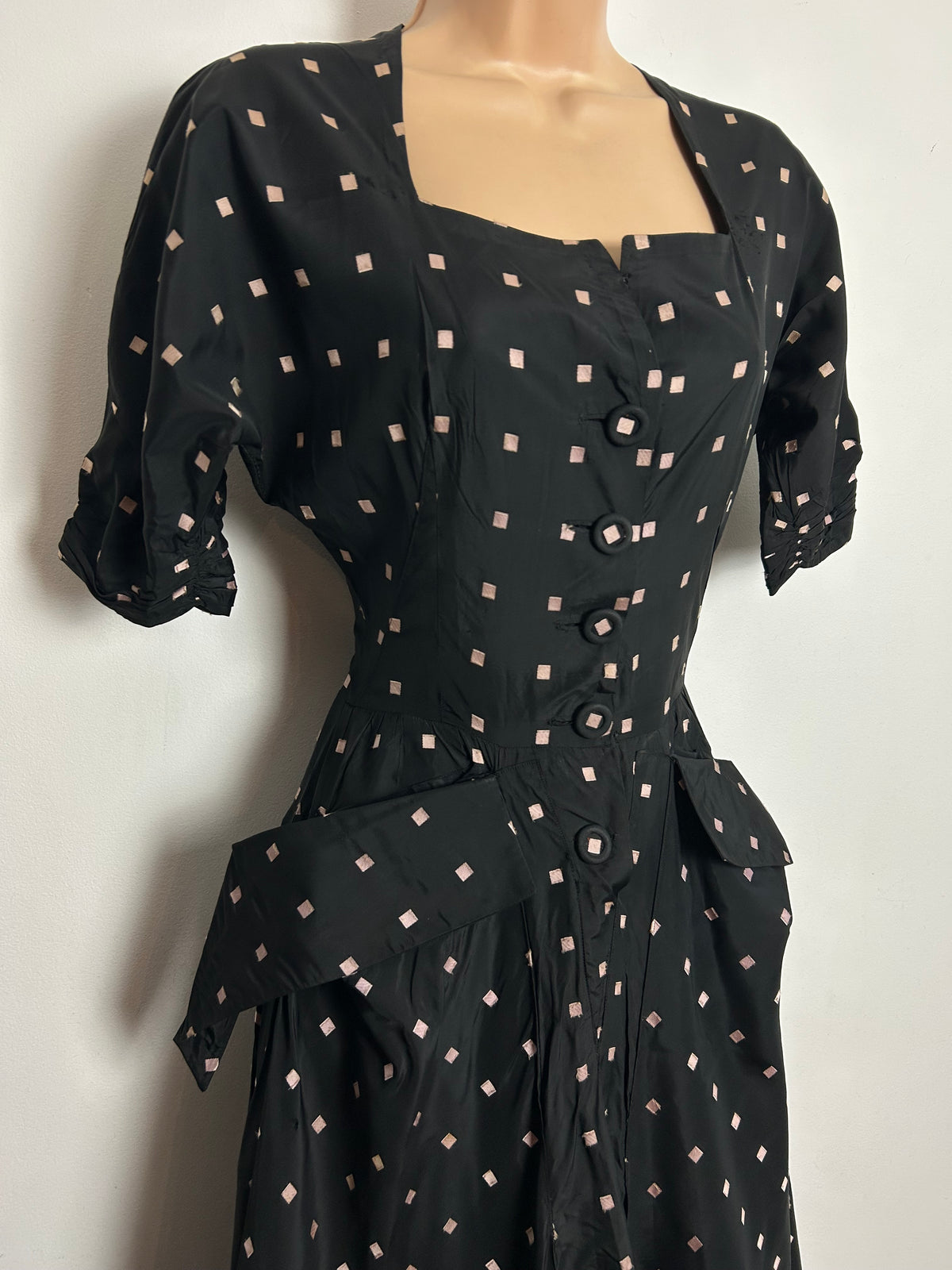 Vintage Late 1940s Size 4-6 Black & Pink Square Pattern Feature Pockets Swing Dress