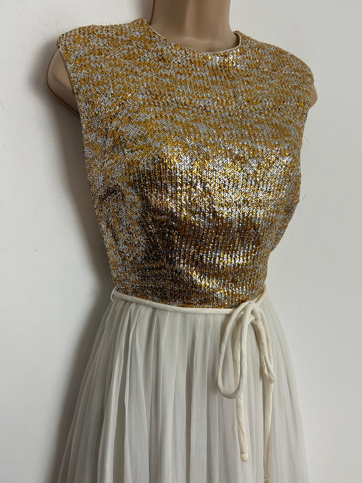 Vintage Late 1950s/Early 1960s BLANES UK Size 8 White Gold & Silver Lurex Belted Pleated Occasion Party Dress