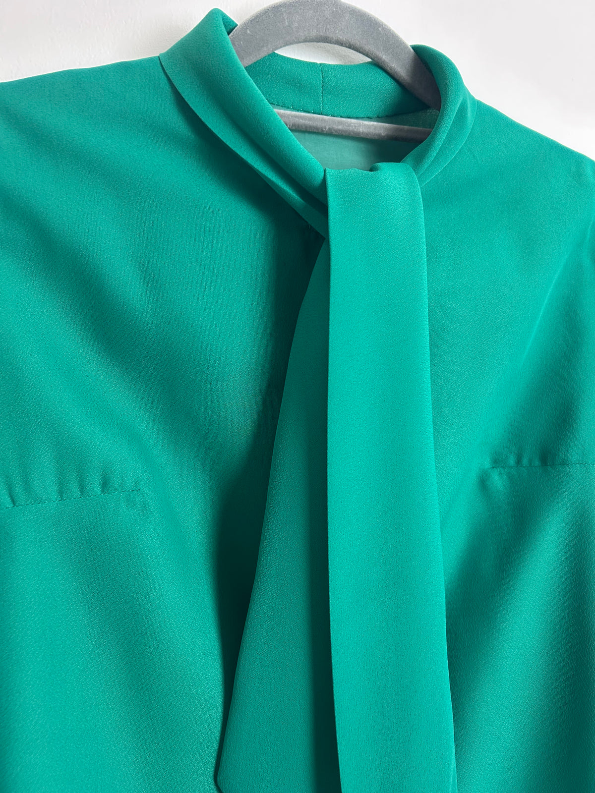 Vintage Late 1960s UK Size 12 Grass Green Pussy Bow Mid Length Sleeve Blouse