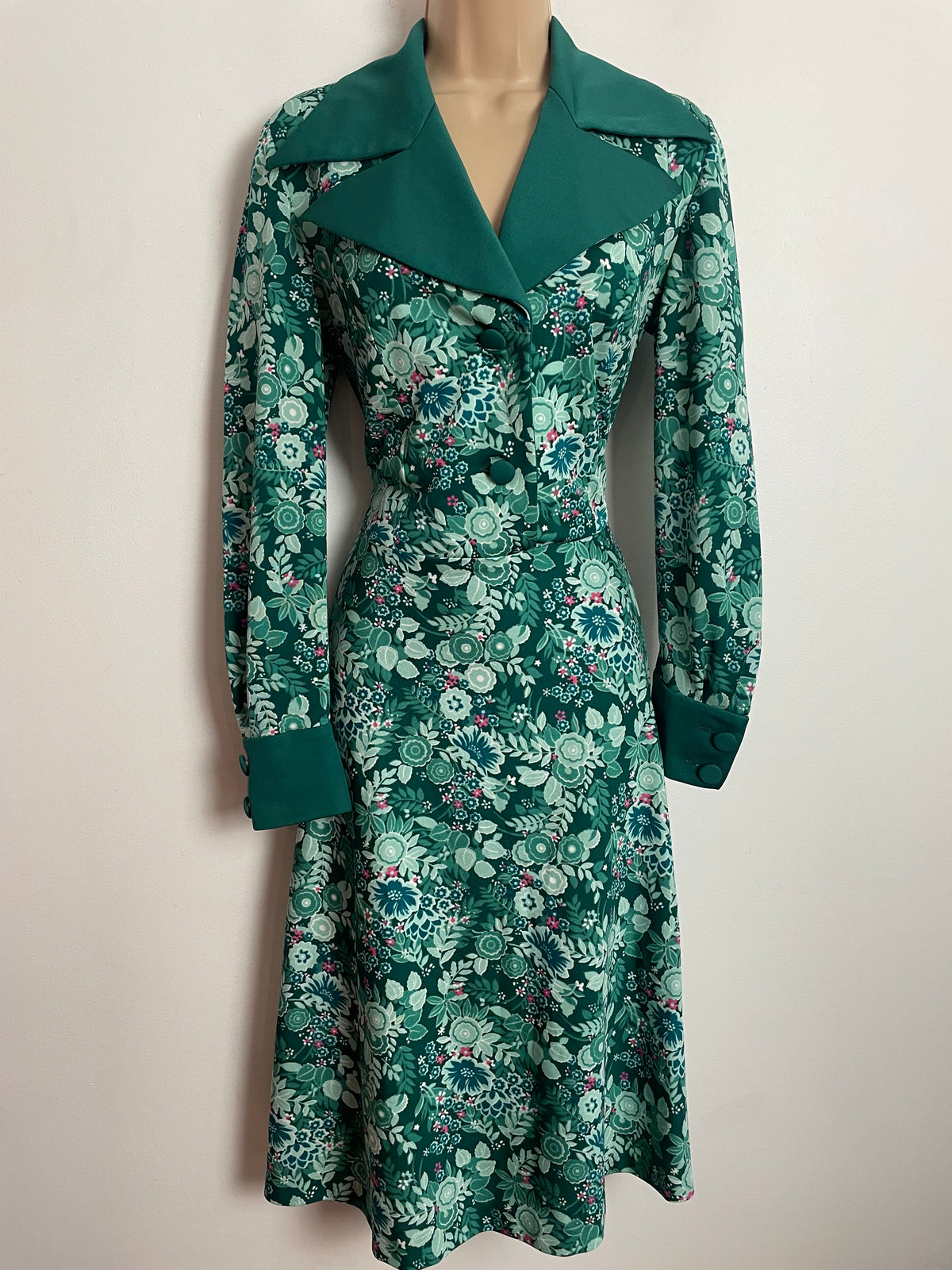 Vintage 1970s UK Size 12 Teal Green Tones Floral Print Double Dagger Collar Long Sleeve Day Dress