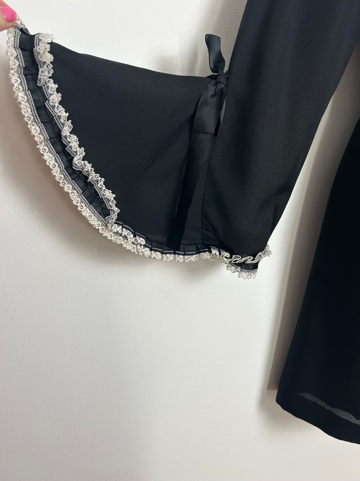 Vintage 1960s Size 10-12 Black Ruffle & White Lace Trim Flared Cuff Mini Mod Shift Dress