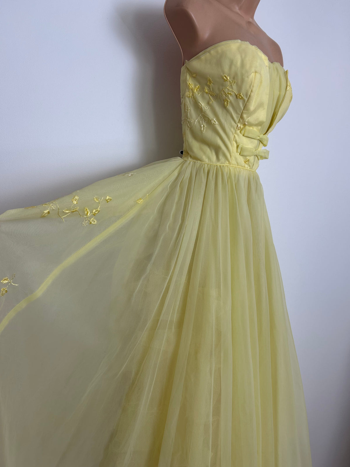 Vintage 1950s Size 8 Lemon Yellow Strapless Boned Chiffon Summer Prom Style Occasion Maxi Dress
