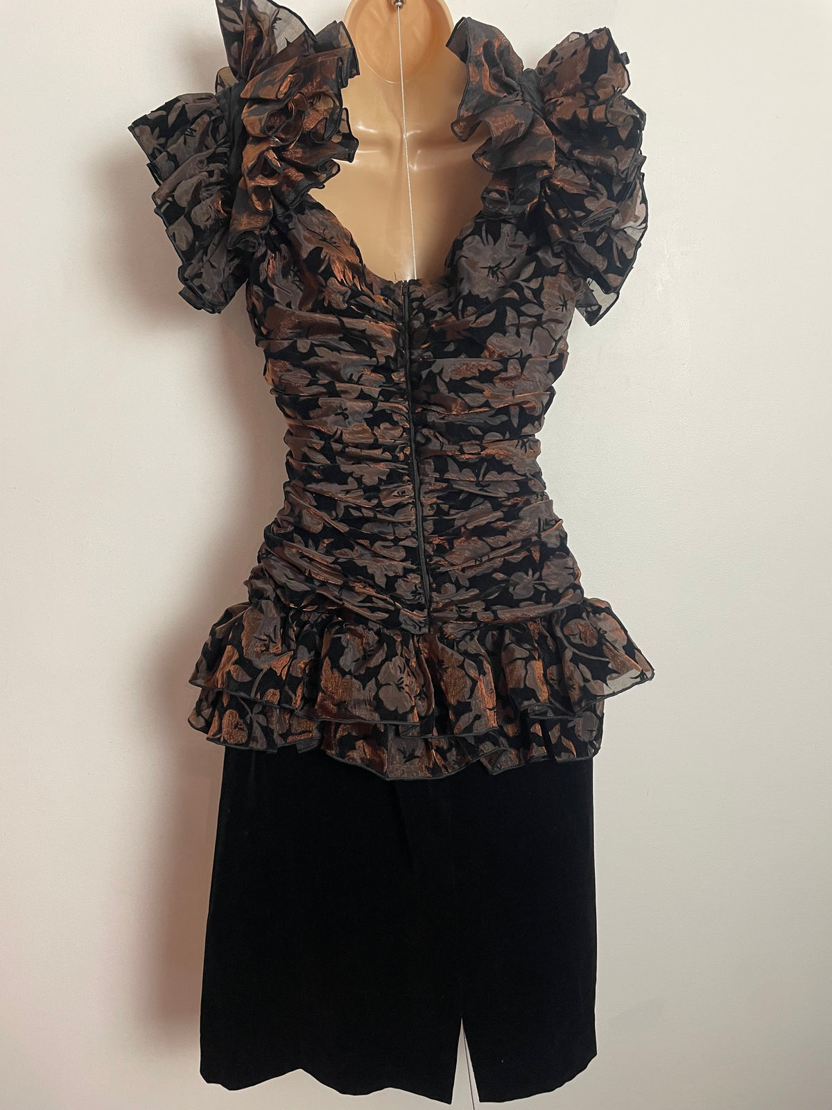 Vintage 1980s YESSICA UK Size 12 Black & Bronze Velvet Flock Ruffled Sleeve Party Prom Cocktail Dress