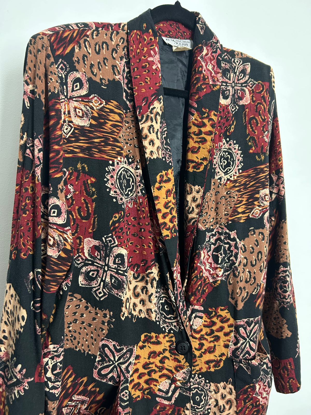 Vintage 1980s KENSINGTON SQUARE Size M (10-12) Dark Red Beige & Black Abstract & Animal Print Oversized Lightweight Blazer