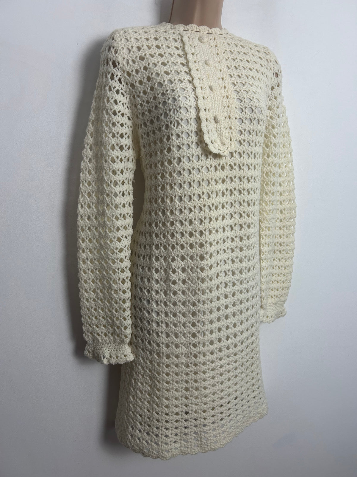 Vintage 1960s UK Size 10-12 Cream Crochet Long Sleeve Mod Shift Dress - Fully Lined.
