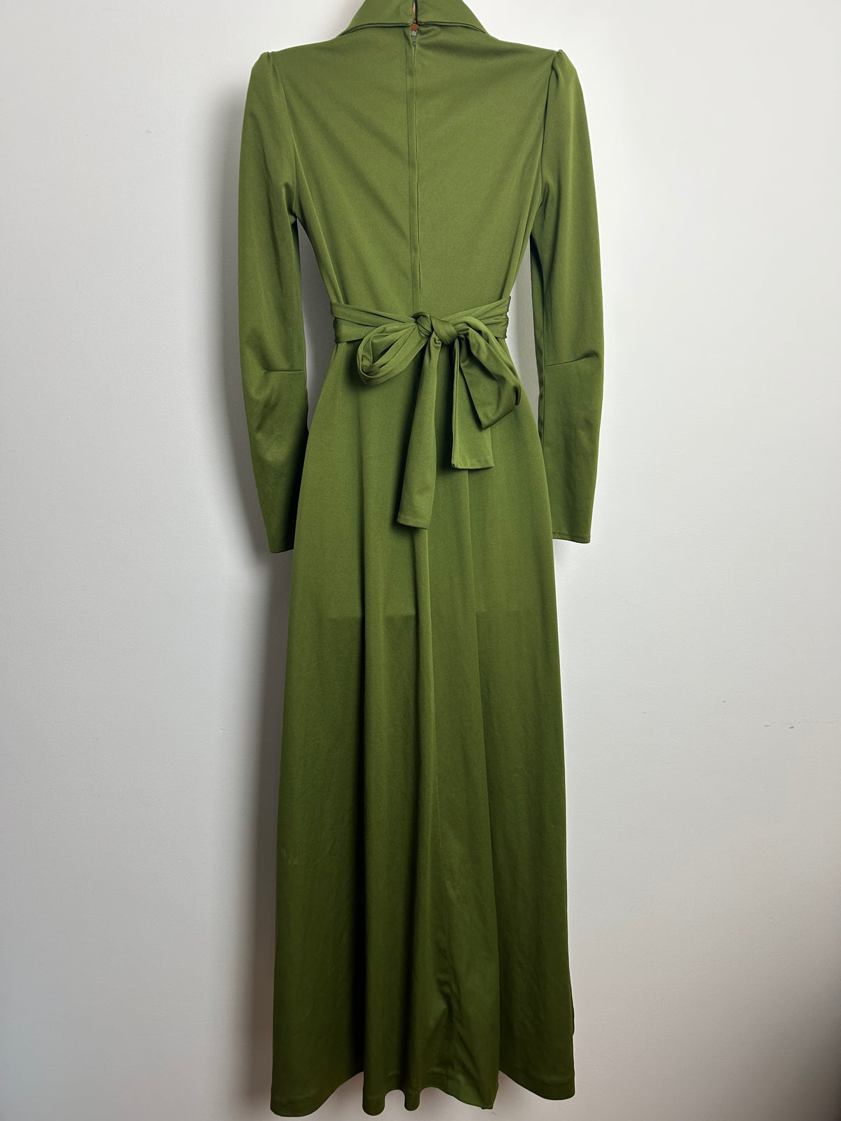 Vintage 1970s C&A Size 6 Moss Green Dagger Collar Long Sleeve Tie Back Maxi Dress