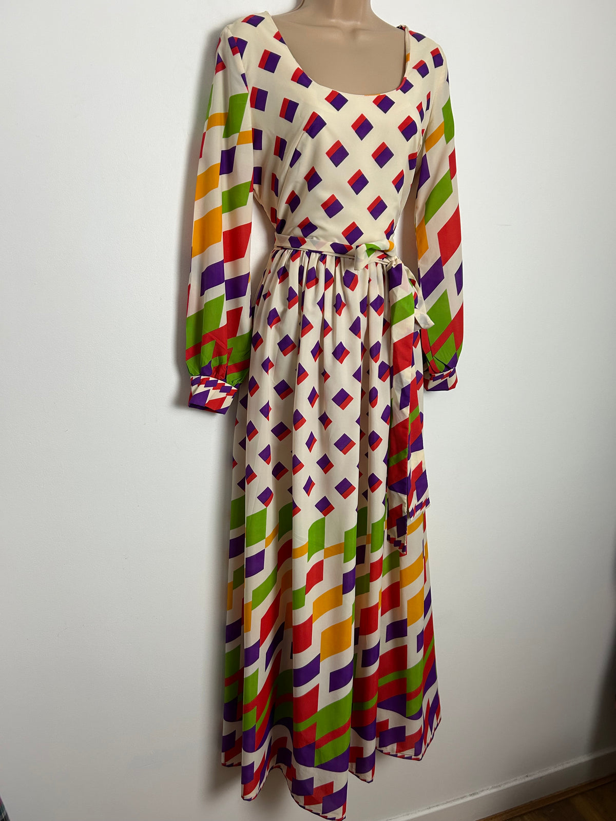 Vintage 1970s BERKERTEX Size 10 Cream Red Purple Green & Yellow Geo Print Long Sleeve Maxi Dress