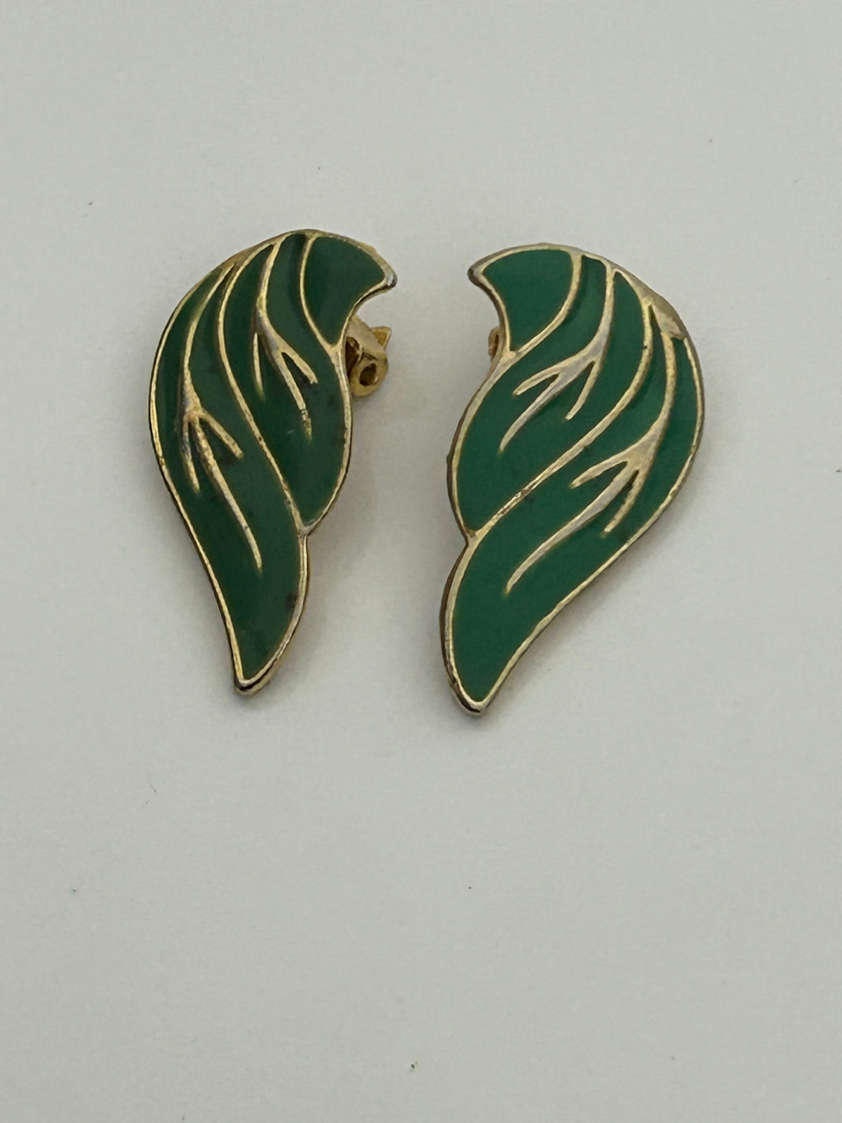 Vintage 1980s Large Green & Gold Tone Enamel Leaf Clip On Earrings