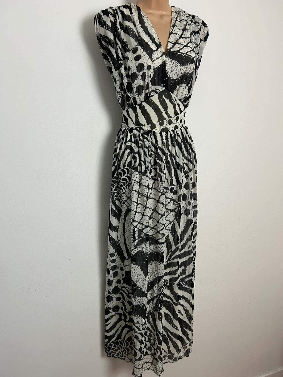 Vintage 1980s size 12 Black & White Monochrome Abstract Zebra Print Maxi Dress