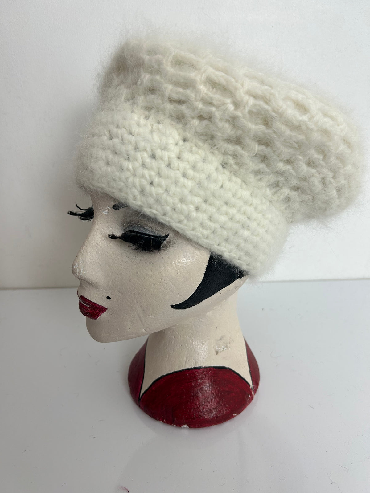 Vintage 1970s Winter White Chunky Knit Fab Angora Mix Beret Or Beanie Style Hat