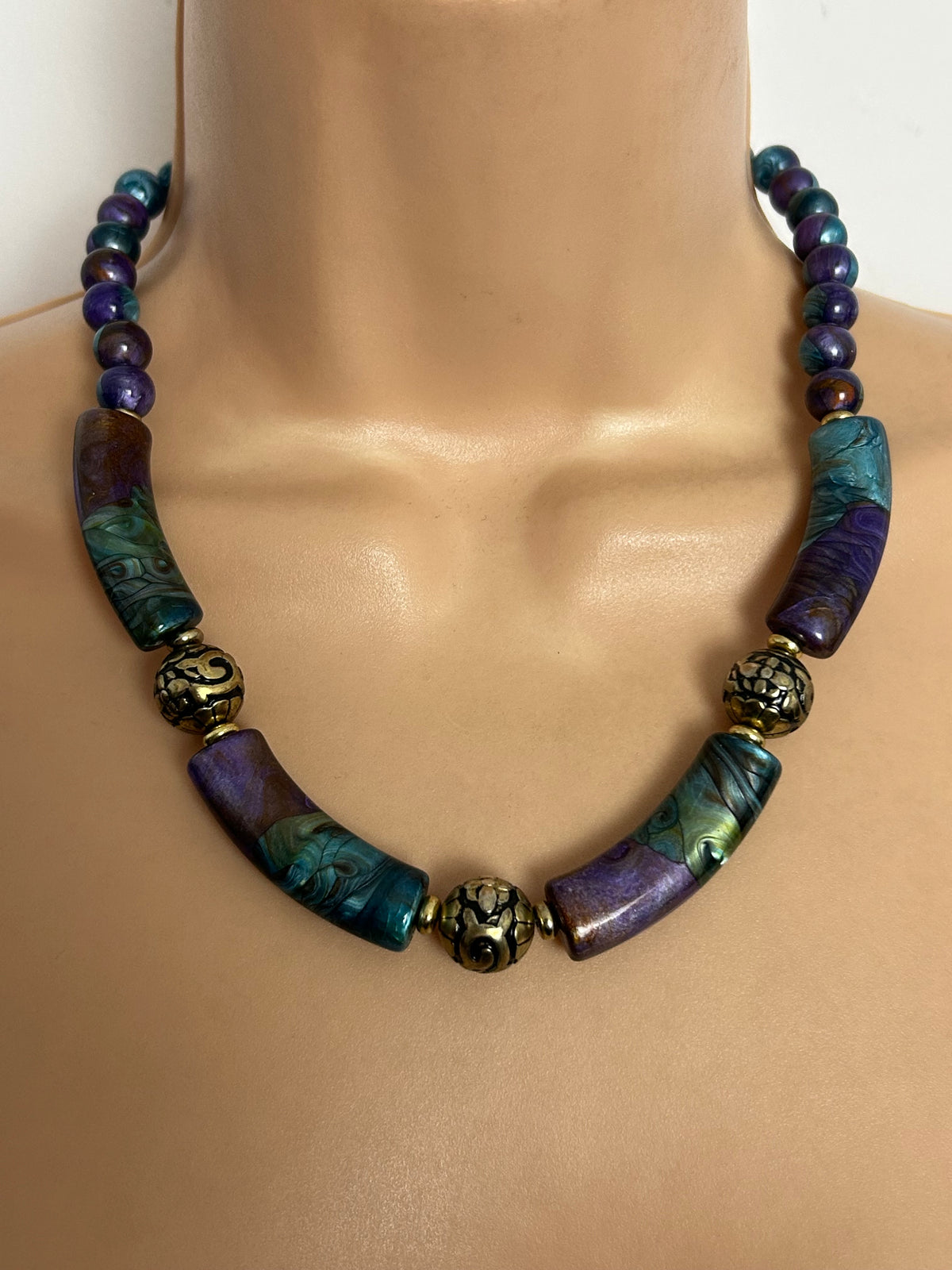 Vintage 1980s Teal Purple & Gold Colour Plastic Beaded Necklace