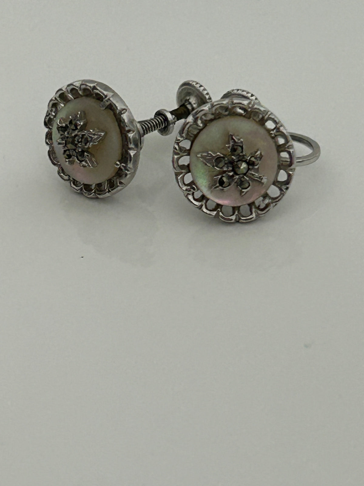 Vintage 1950s Rare & Collectable Canadian KEYES Silver Tone Mother Of Pearl Maple Leaf Screw Back Earrings