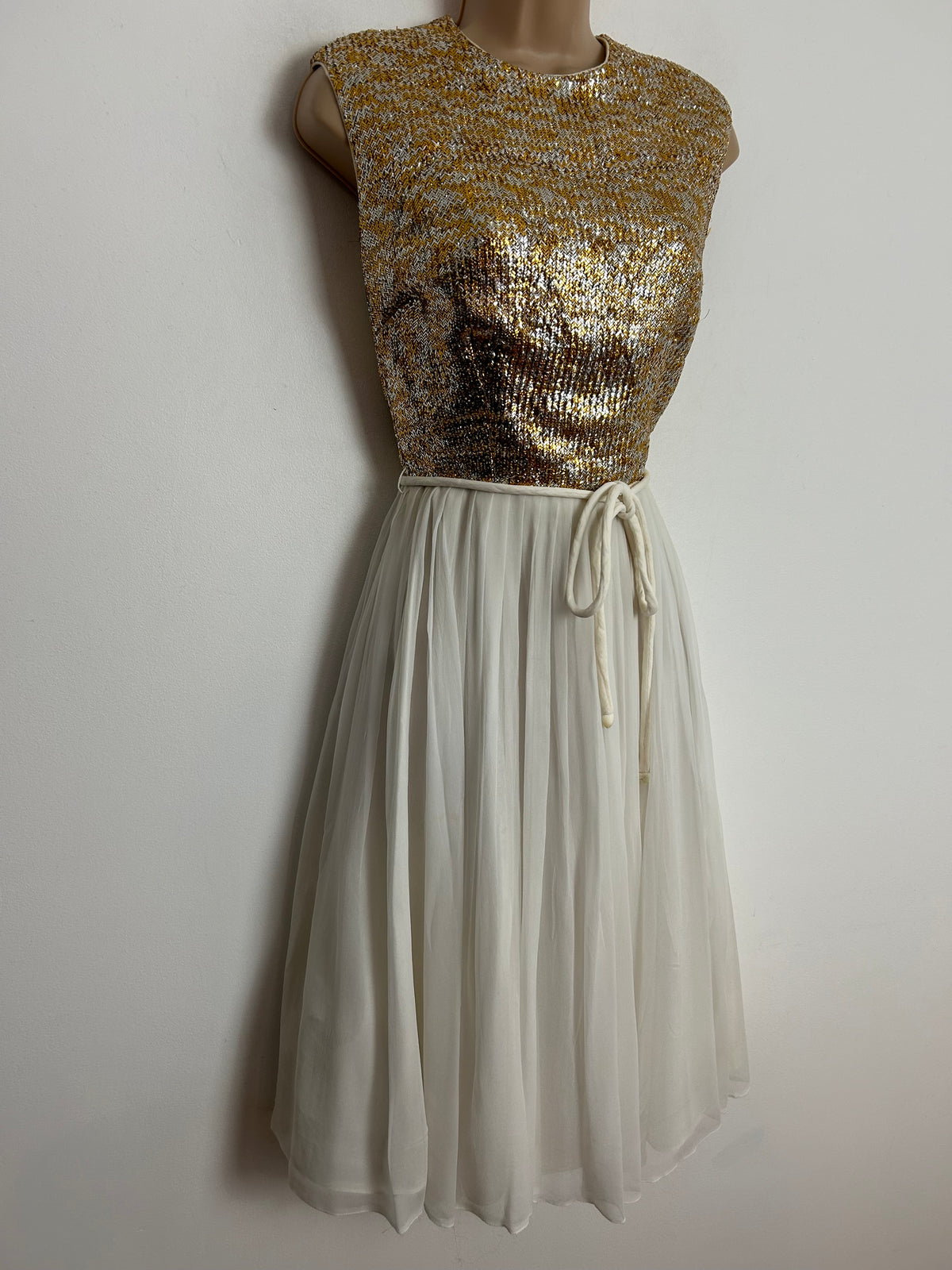 Vintage Late 1950s/Early 1960s BLANES UK Size 8 White Gold & Silver Lurex Belted Pleated Occasion Party Dress