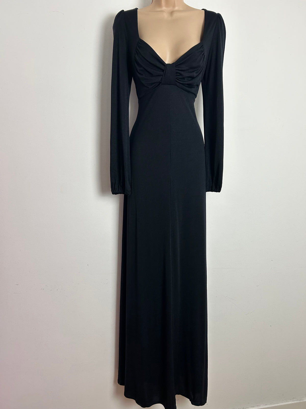 Vintage 1970s ZANIE Size 10-12 Black Sweetheart Neckline Long Sleeve Maxi Dress