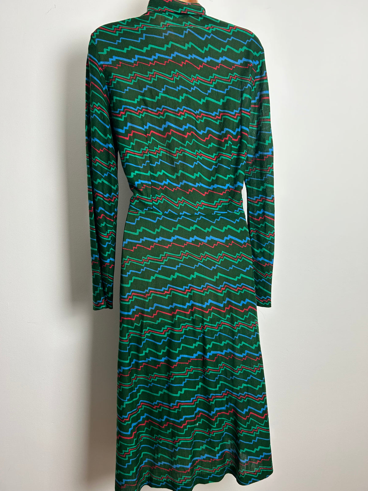 Vintage 1970s GLENARD Size 12 Dark Green Zig Zag Stripe Print Long Sleeve Pleated Day Dress