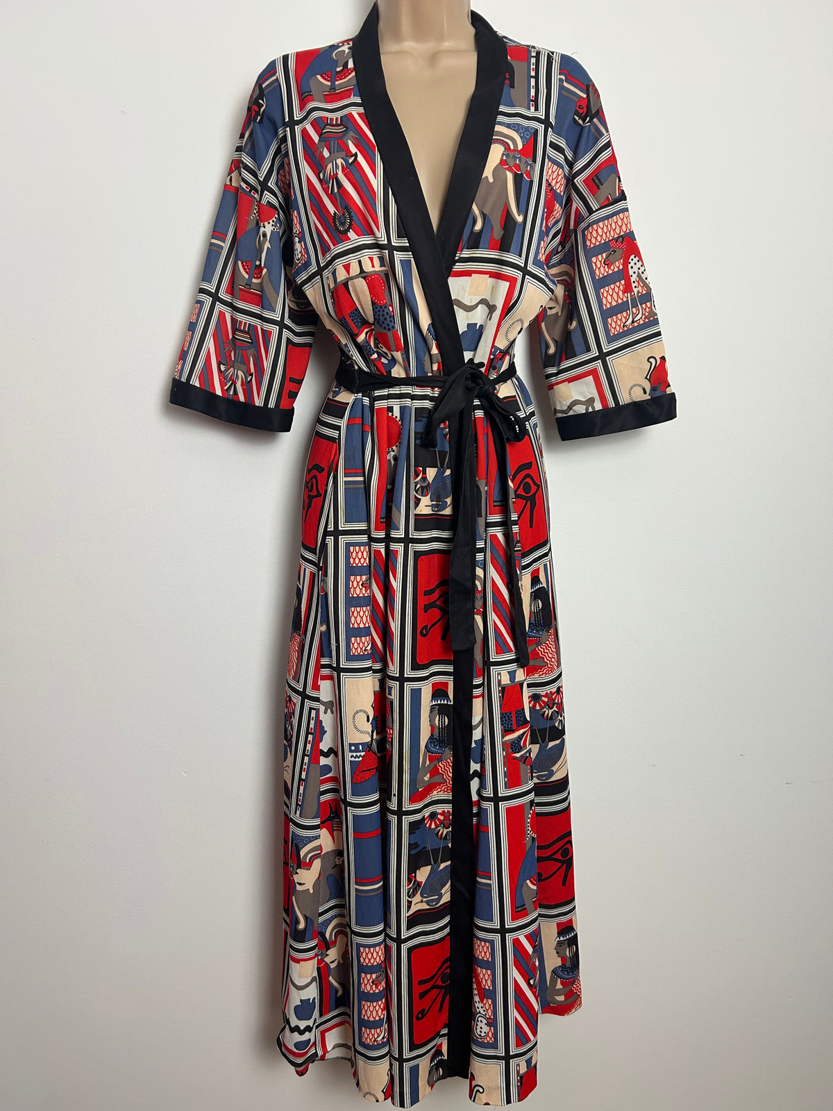 Vintage 1980s Size 10-12 Blue Red & Beige Egyptian Revival Novelty Print Wrap Style Midi Dress