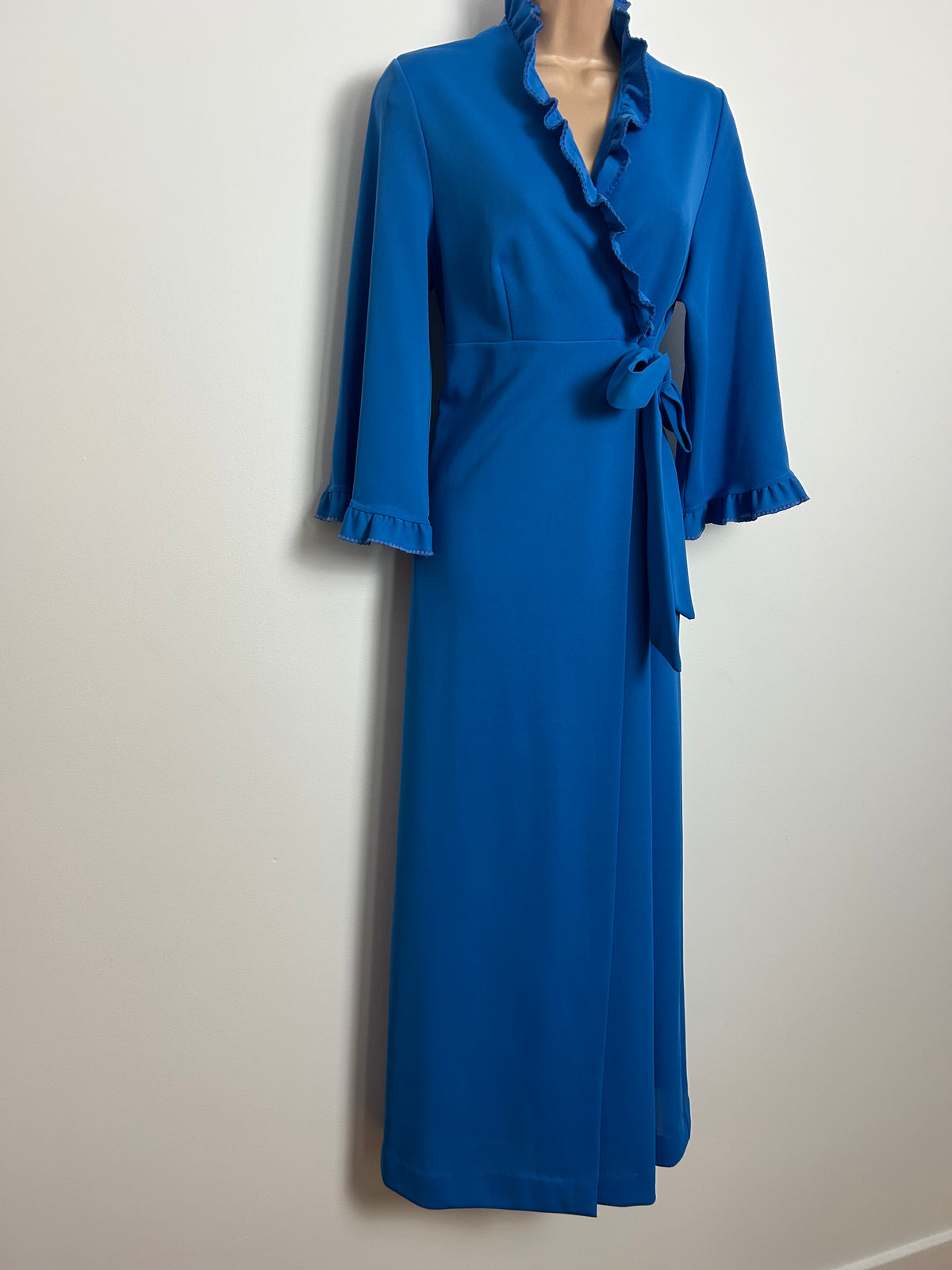 Vintage 1970s Size 10 Blue Ruffle Trim Full Wrap Style Maxi Length House Coat/Dressing Gown