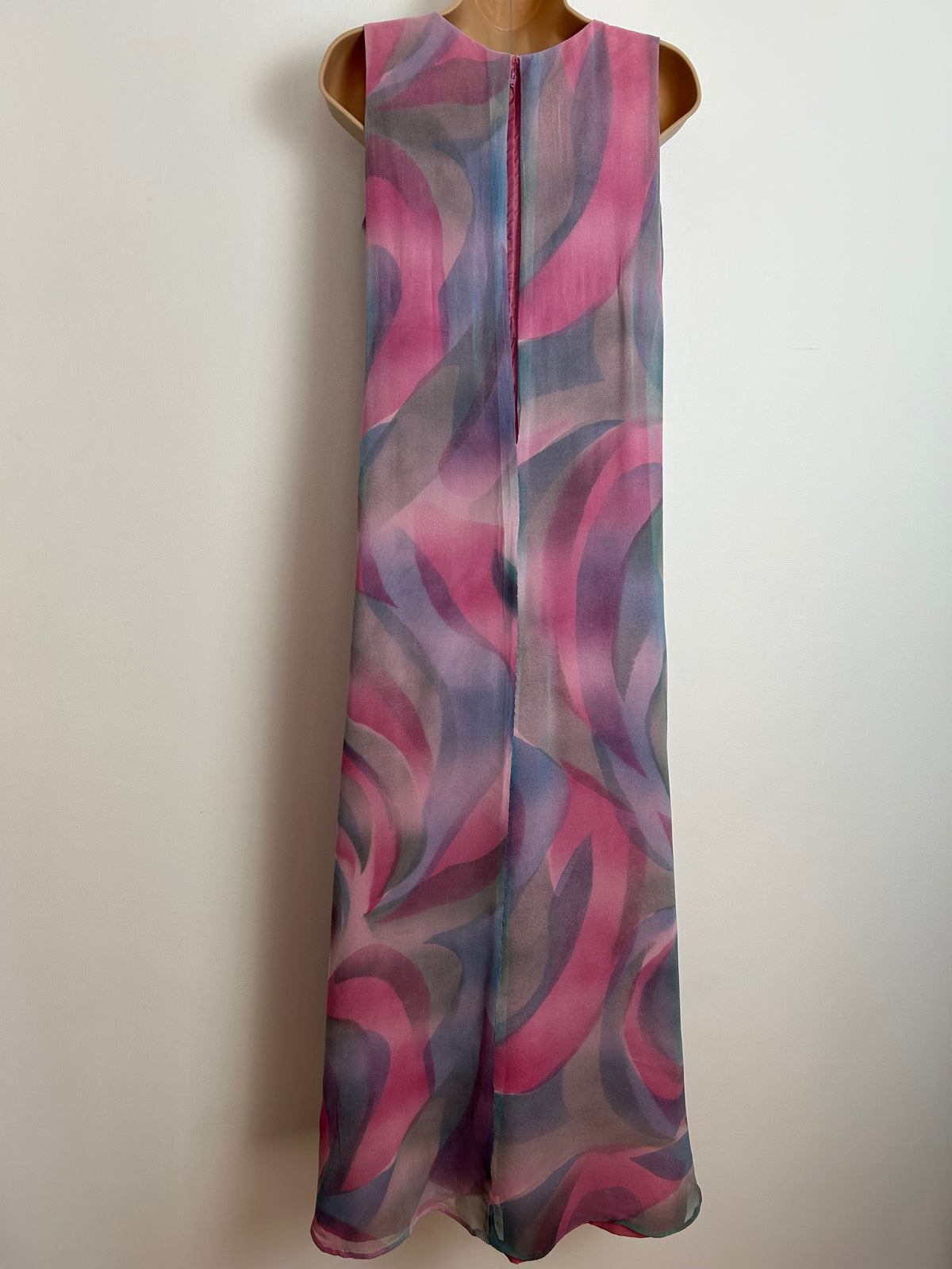 Vintage Late 1960s JOHN CHARLES LONDON Size 8-10 Pink & Grey Abstract Print Silk Crepe Trapeze Dress