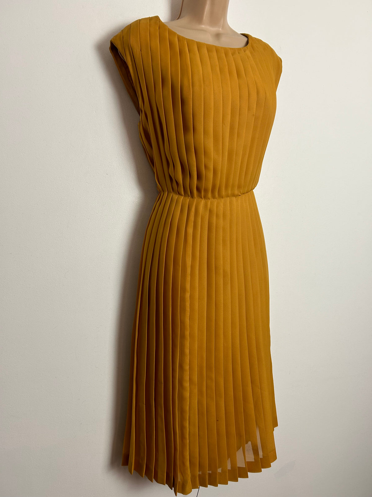 Vintage Late 1950s/Early 1960s UK Size 12 Mustard Yellow Pleated Sleeveless Dress