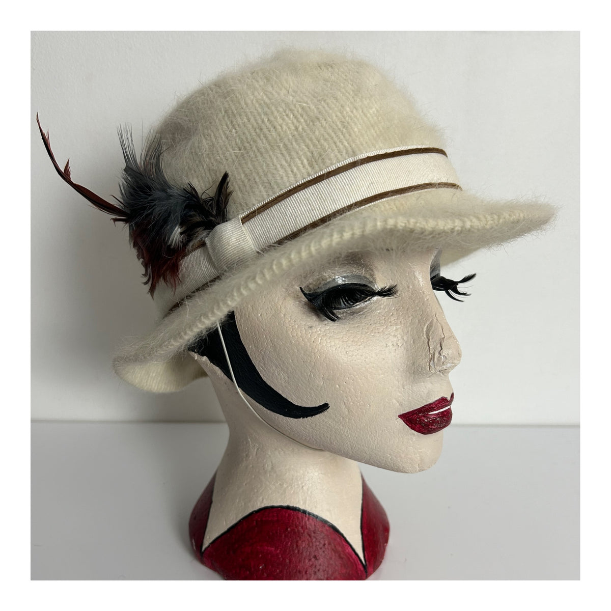 Vintage Cream Angora & Wool Mix Grosgrain Ribbon & Feather Detail Hat